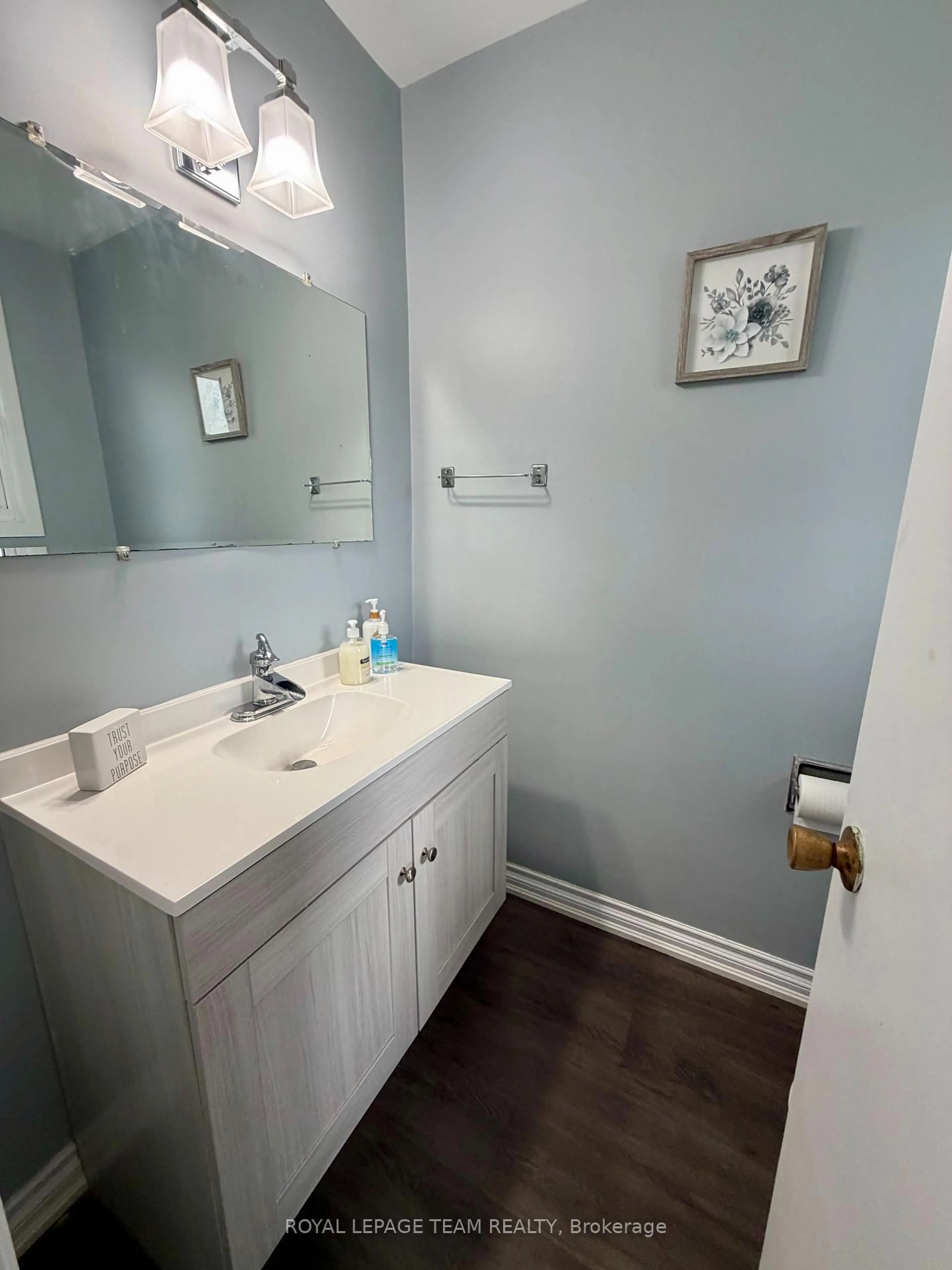 Standard bathroom, ceramic/tile floor for 920 Dynes Rd #55, Ottawa Ontario K2C 0G8