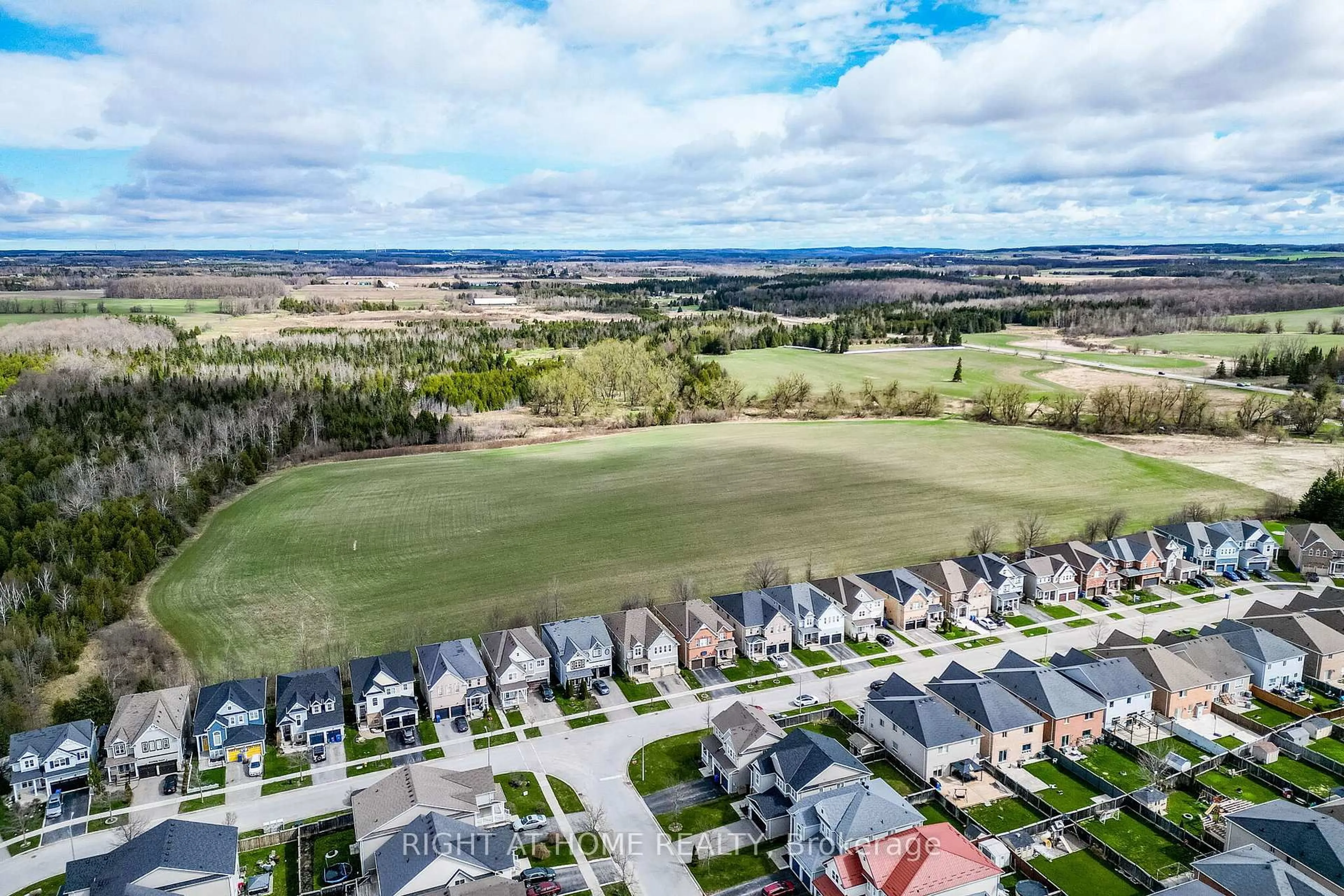 A pic from outside/outdoor area/front of a property/back of a property/a pic from drone, water/lake/river/ocean view for 940 O'reilly Cres, Shelburne Ontario L9V 2S4