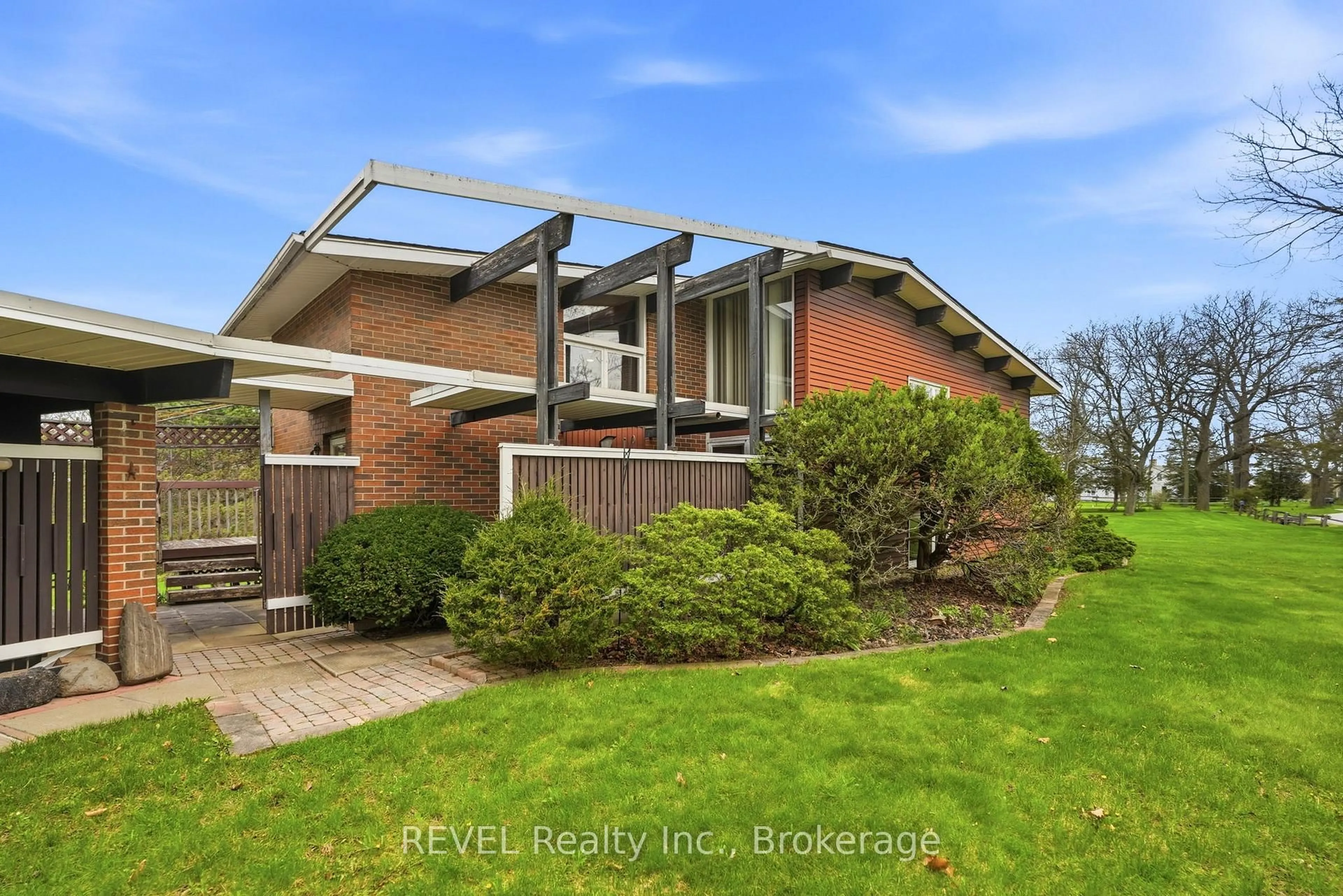 Home with brick exterior material, street for 3114 Ninth St, Lincoln Ontario L2R 6P7