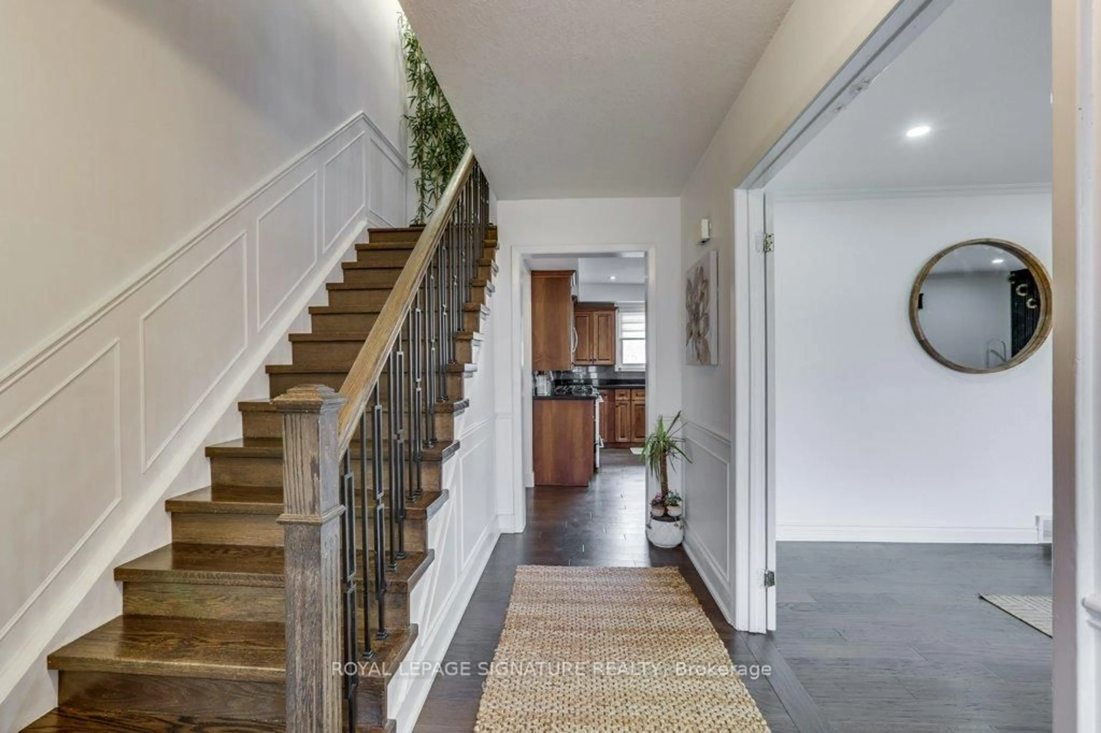 Indoor entryway for 55 Wentworth Crt, London South Ontario N6J 3W5