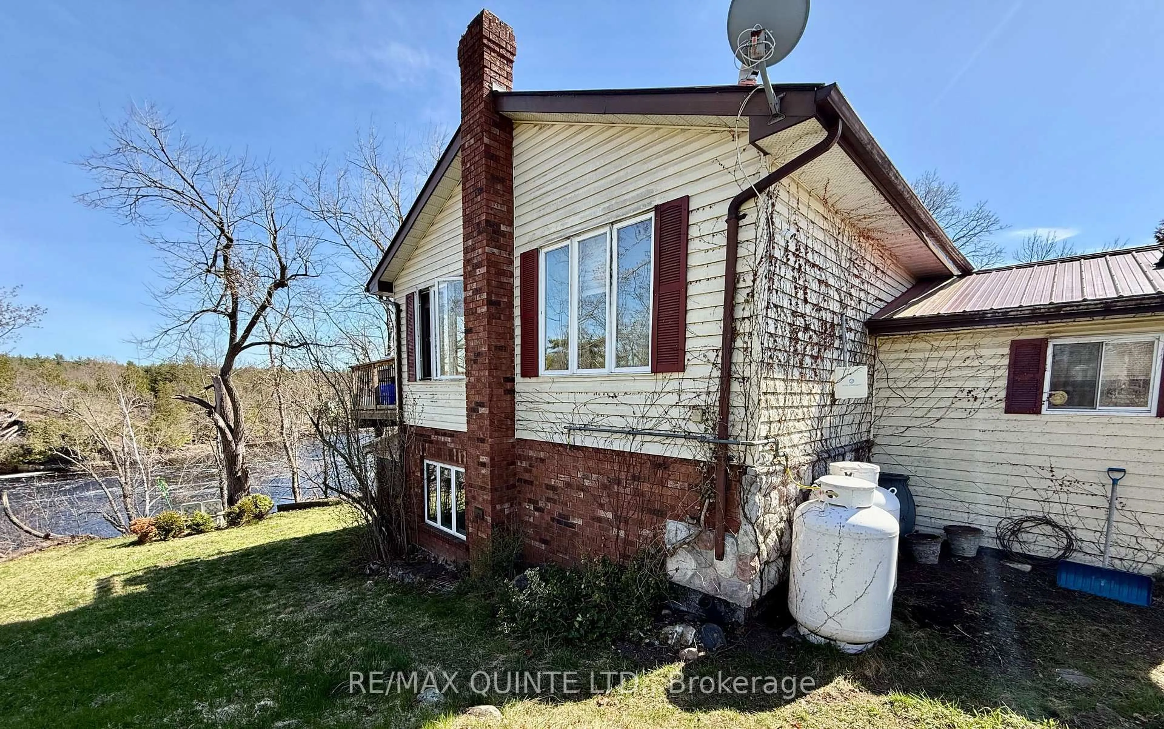 A pic from outside/outdoor area/front of a property/back of a property/a pic from drone, building for 88 Price Rd, Tweed Ontario K0K 3J0