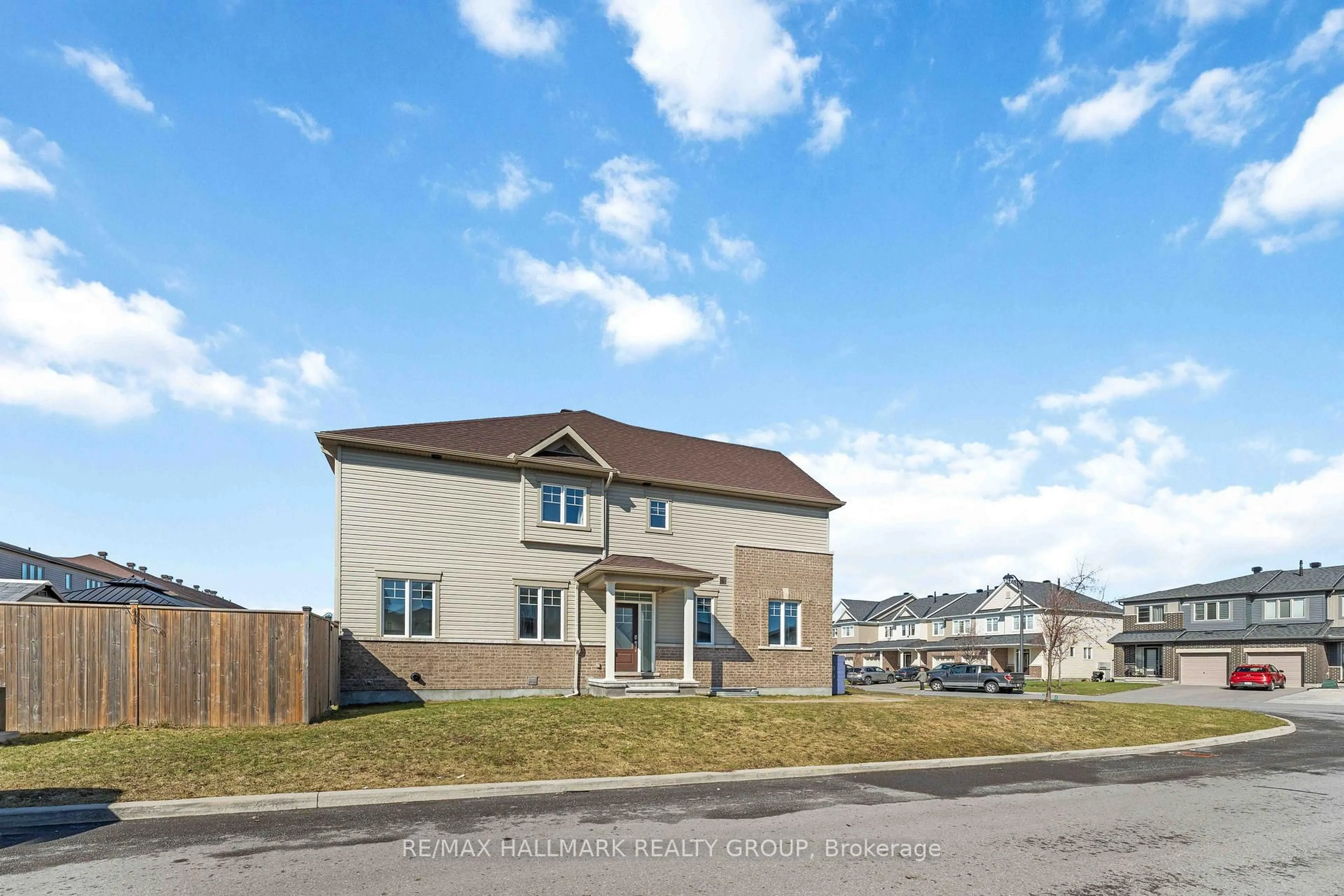 A pic from outside/outdoor area/front of a property/back of a property/a pic from drone, building for 534 Hyssop St, Orleans Ontario K4A 1B9