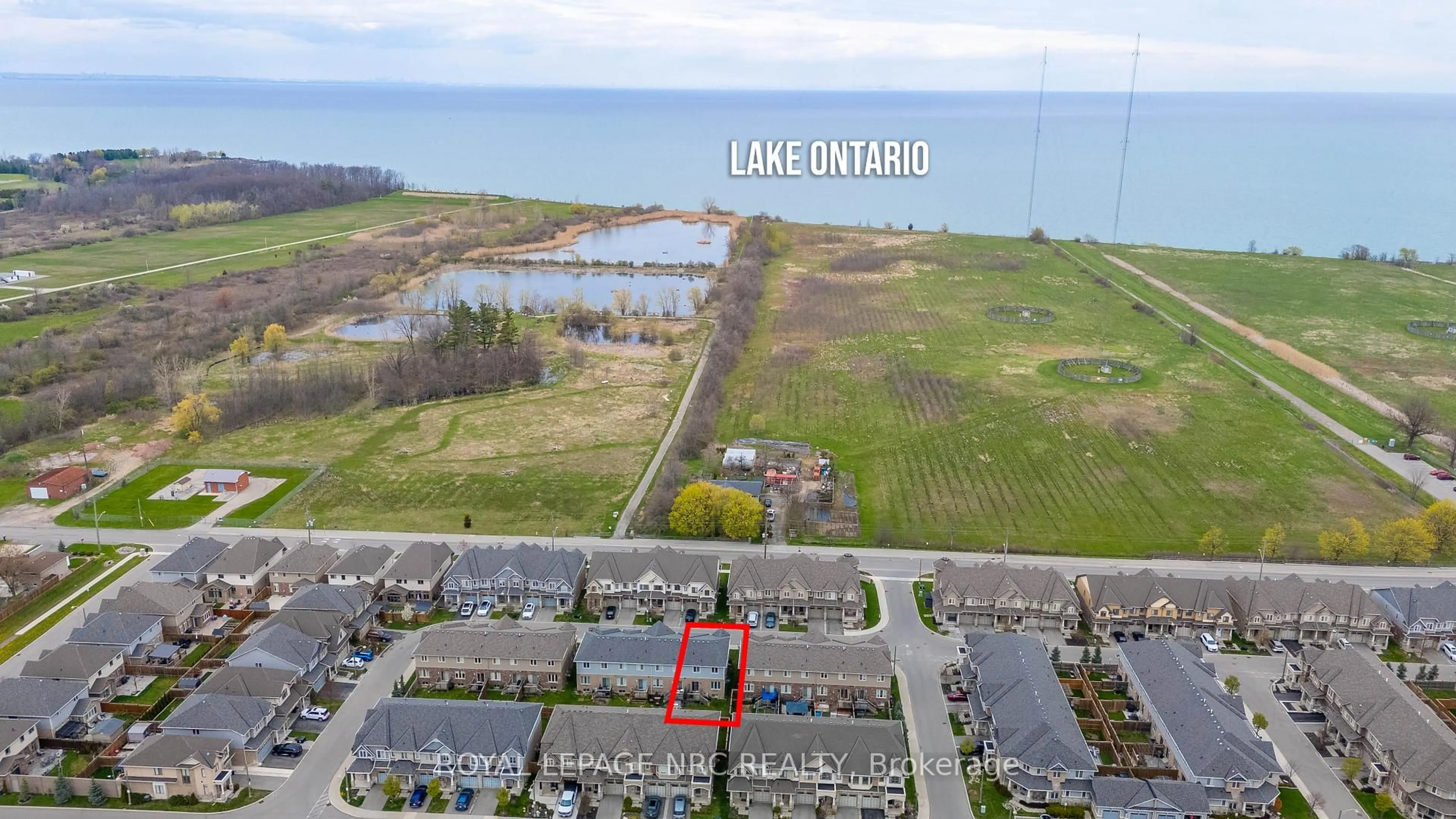 A pic from outside/outdoor area/front of a property/back of a property/a pic from drone, water/lake/river/ocean view for 107 Dunrobin Lane, Grimsby Ontario L3M 4E8