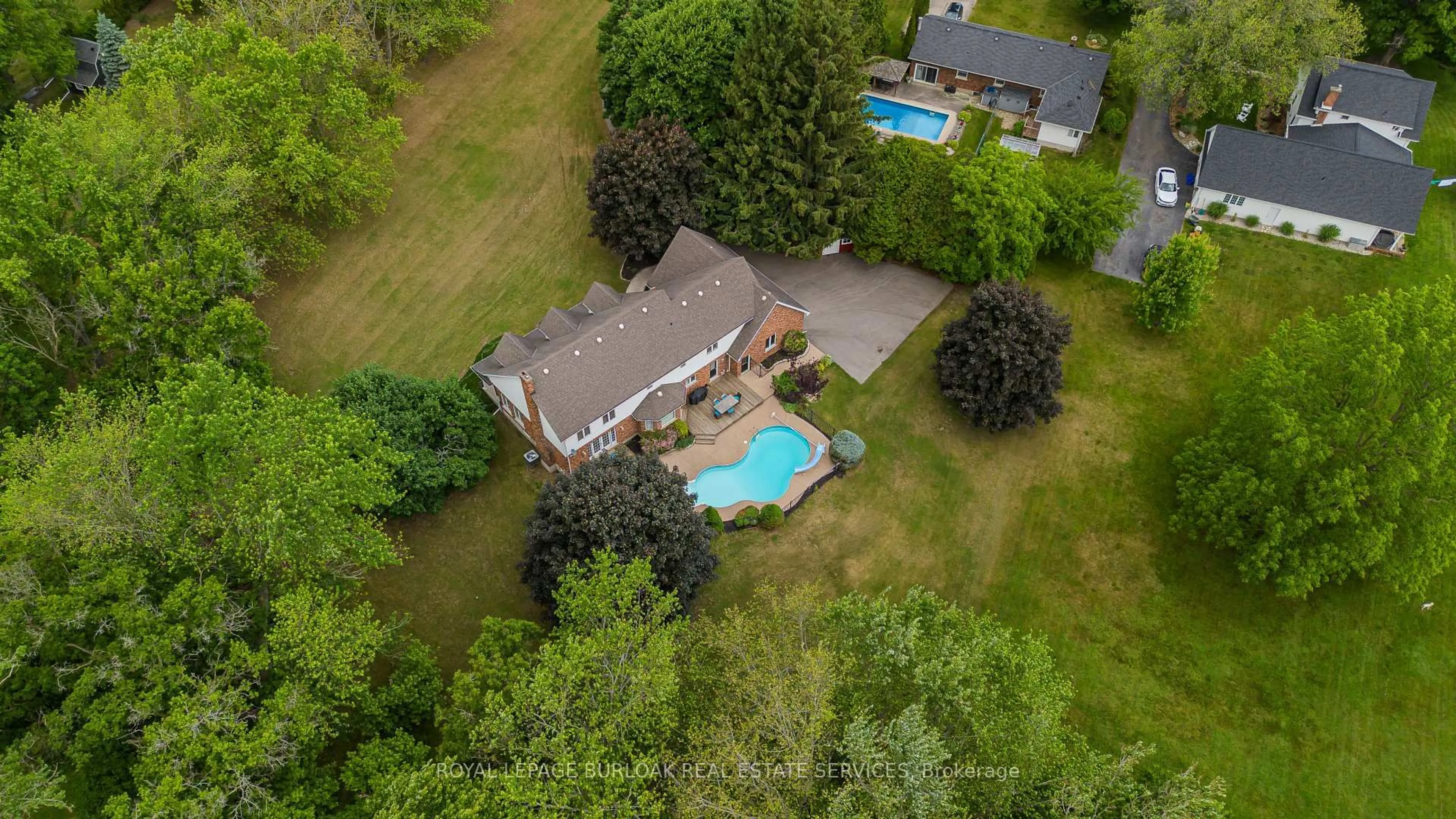 A pic from outside/outdoor area/front of a property/back of a property/a pic from drone, water/lake/river/ocean view for 331 Lanark St, Haldimand Ontario N3W 1G3
