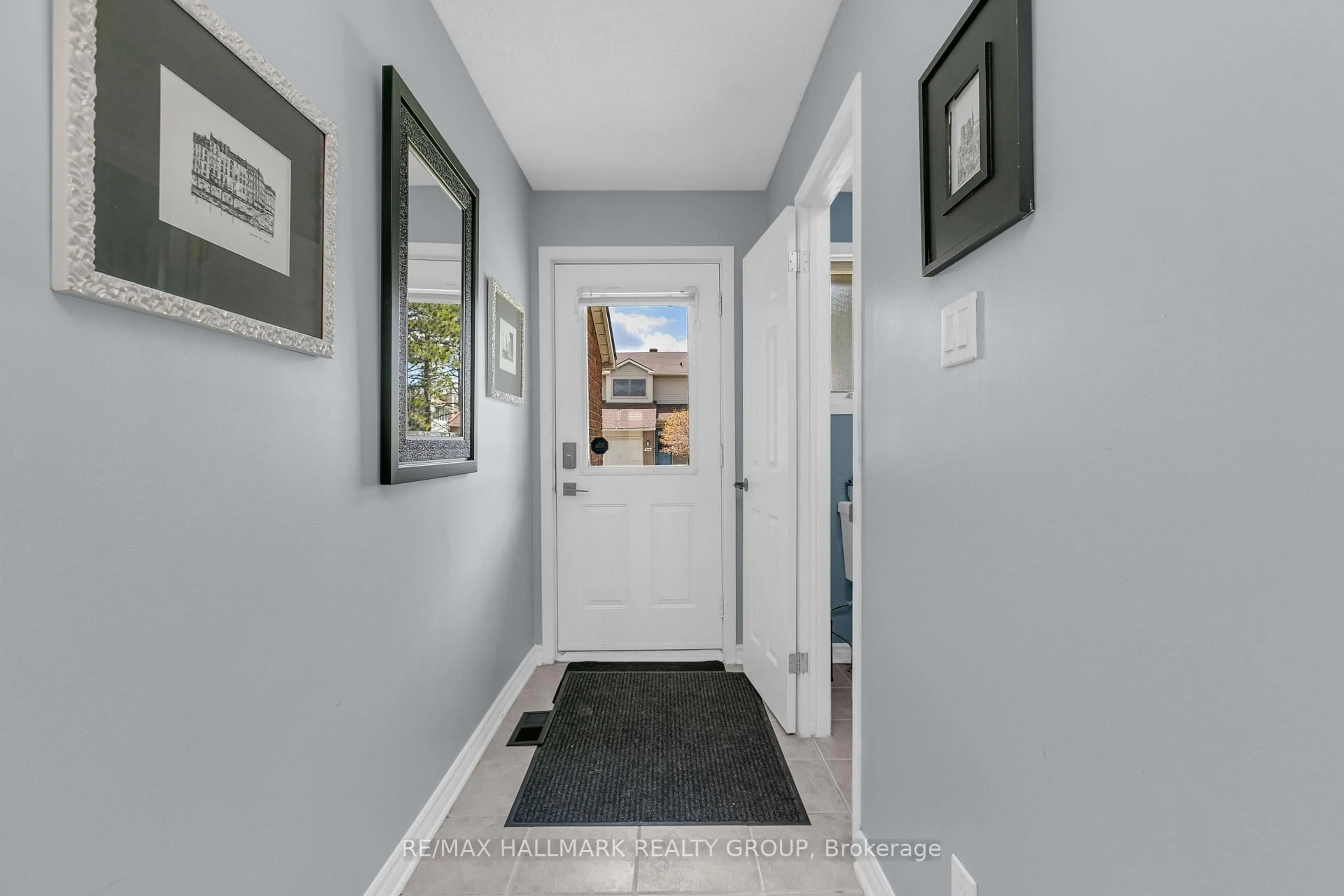 Indoor entryway for 529 Canotia Pl #44, Ottawa Ontario K4A 2J3