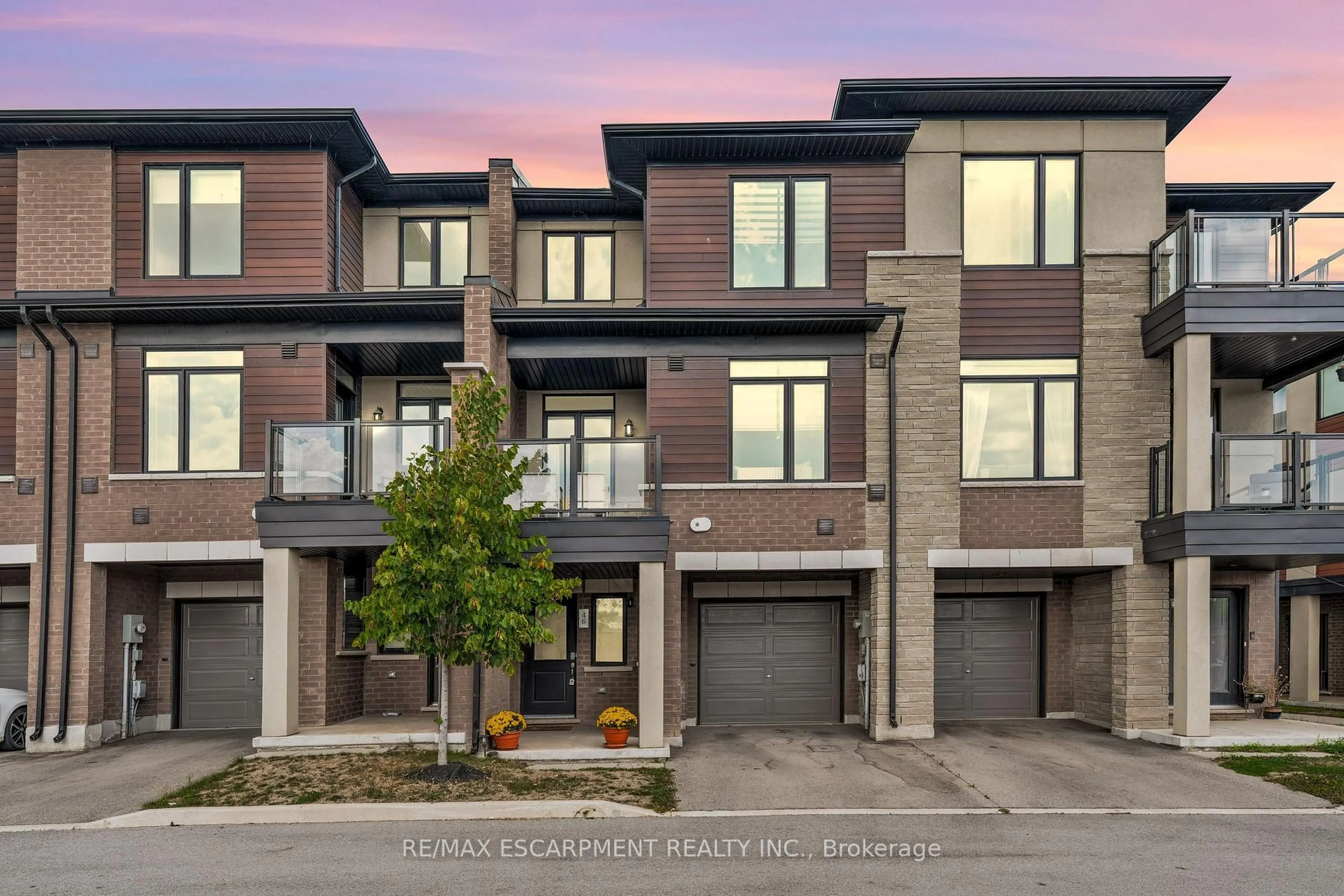Home with brick exterior material, street for 590 NORTH SERVICE Rd #46, Hamilton Ontario L8E 5A6