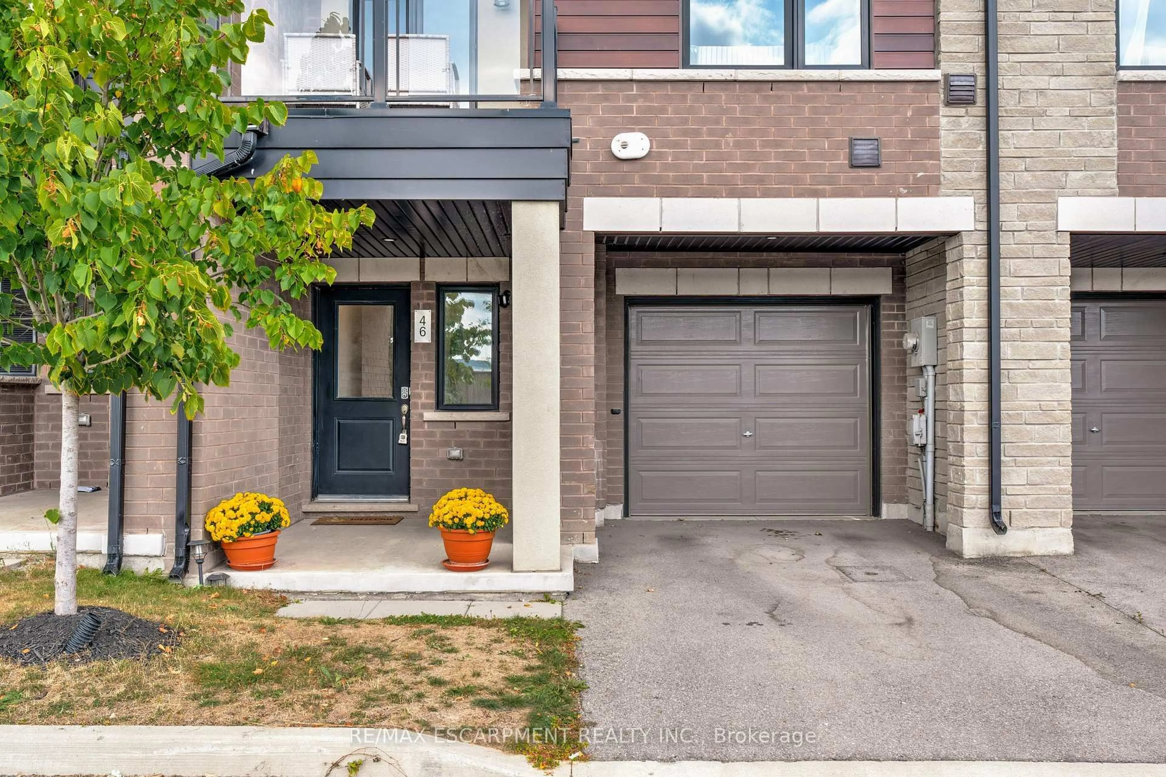 Home with brick exterior material, street for 590 NORTH SERVICE Rd #46, Hamilton Ontario L8E 5A6