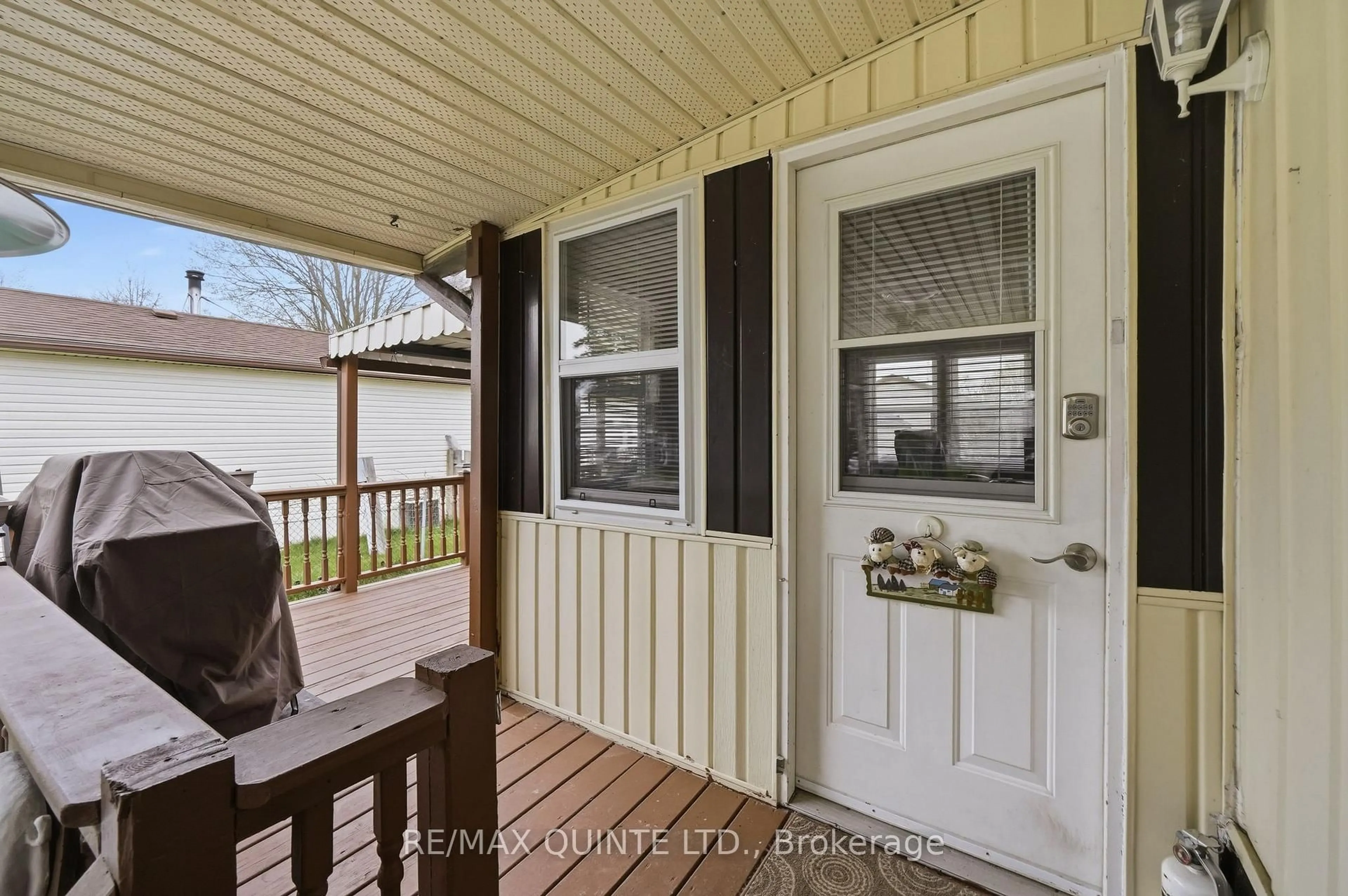 Indoor entryway for 7 Finch Lane, Quinte West Ontario K8N 4Z3