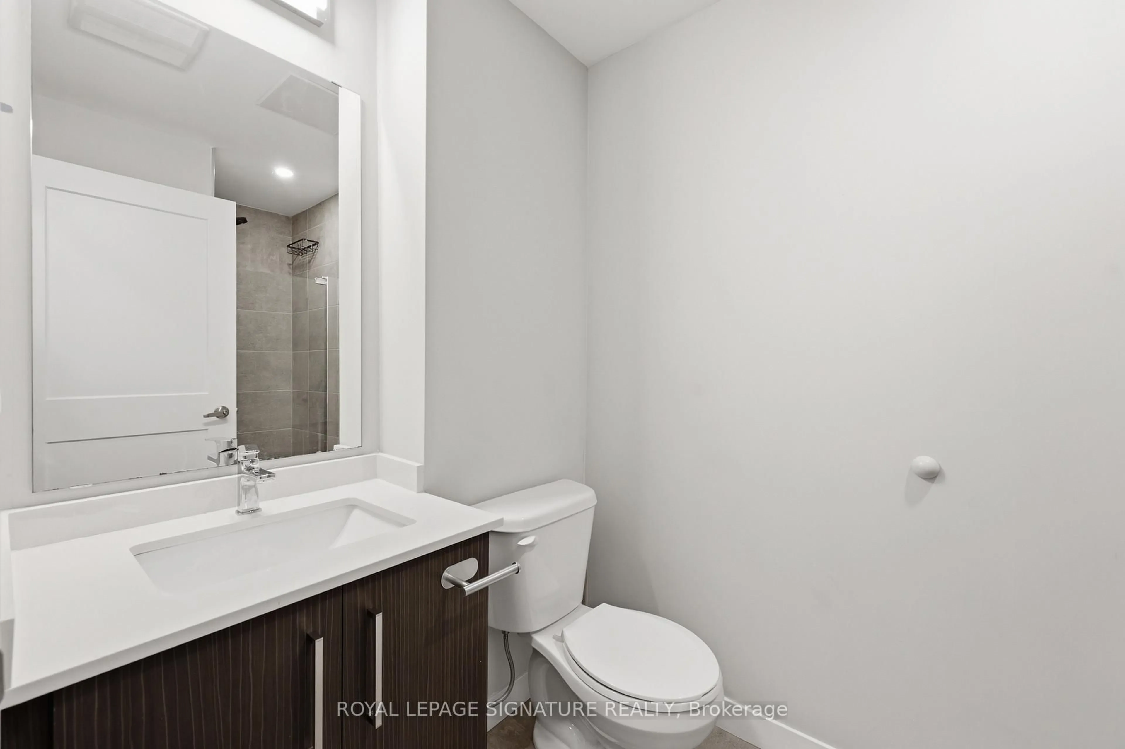 Standard bathroom, unknown for 15 Queen St #1103, Hamilton Ontario L8P 0C6