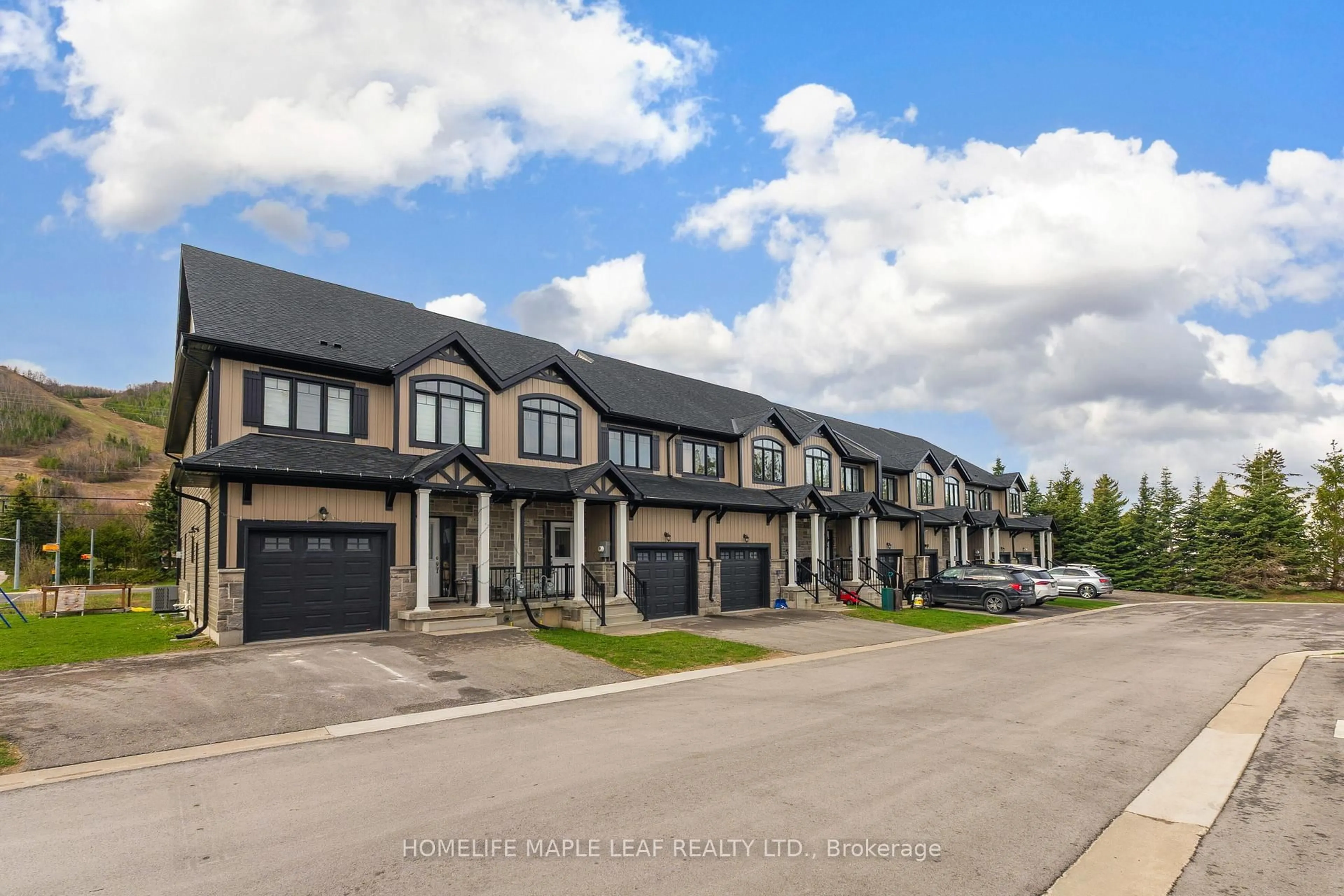 A pic from outside/outdoor area/front of a property/back of a property/a pic from drone, street for 104 Delphi Crt, Blue Mountains Ontario N0H 1J0