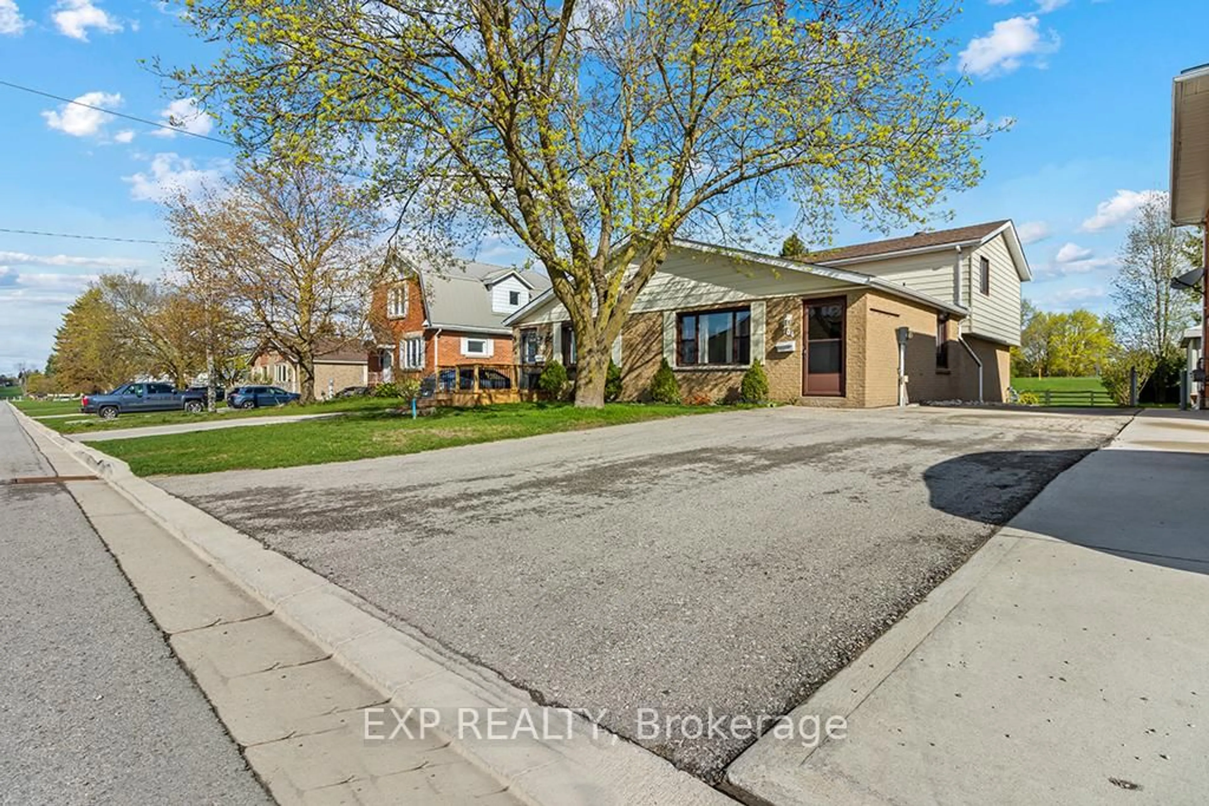 A pic from outside/outdoor area/front of a property/back of a property/a pic from drone, street for 704 11th St, Hanover Ontario N4N 3J4