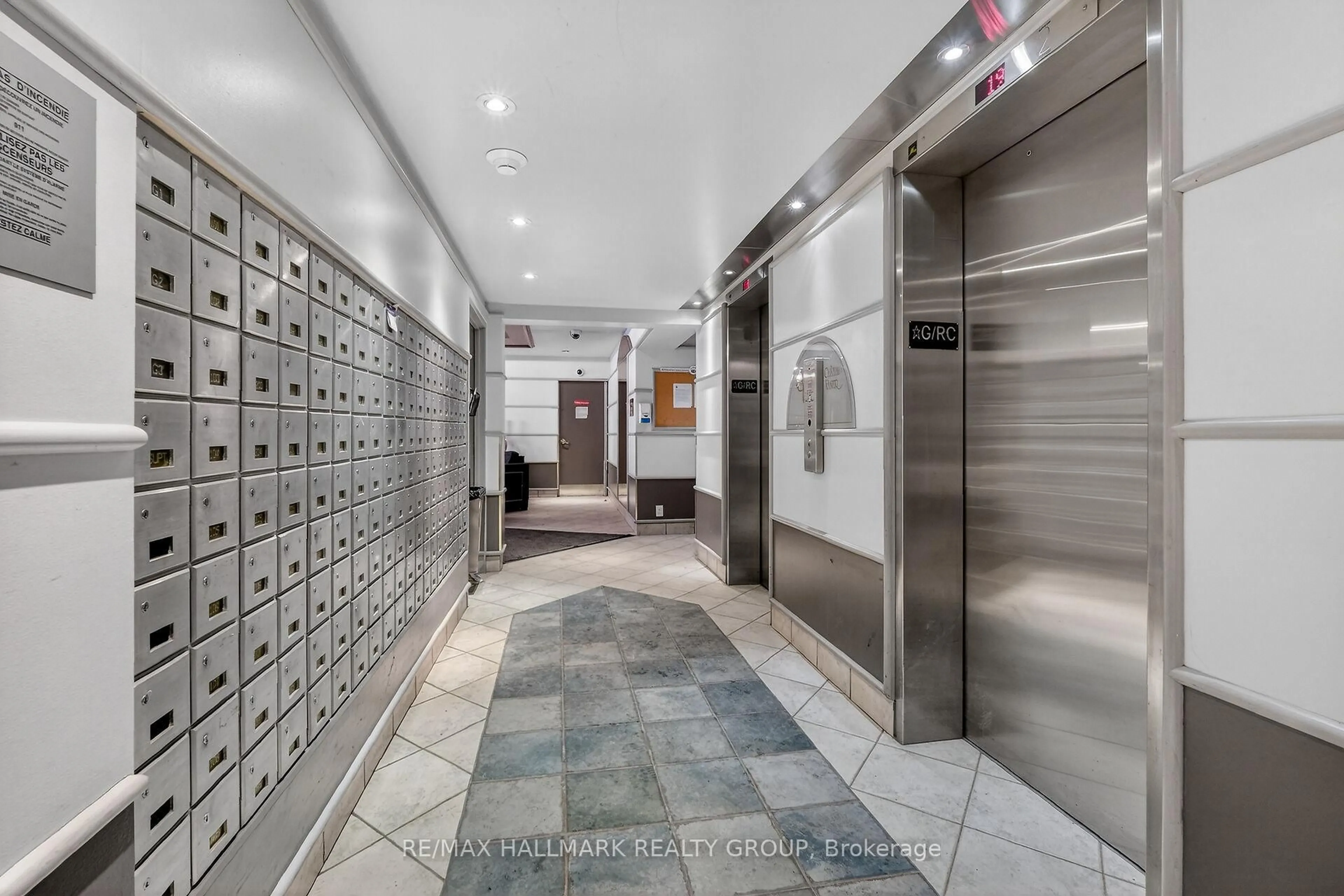 Indoor foyer for 158C McArthur Ave #1408, Ottawa Ontario K1L 8E7