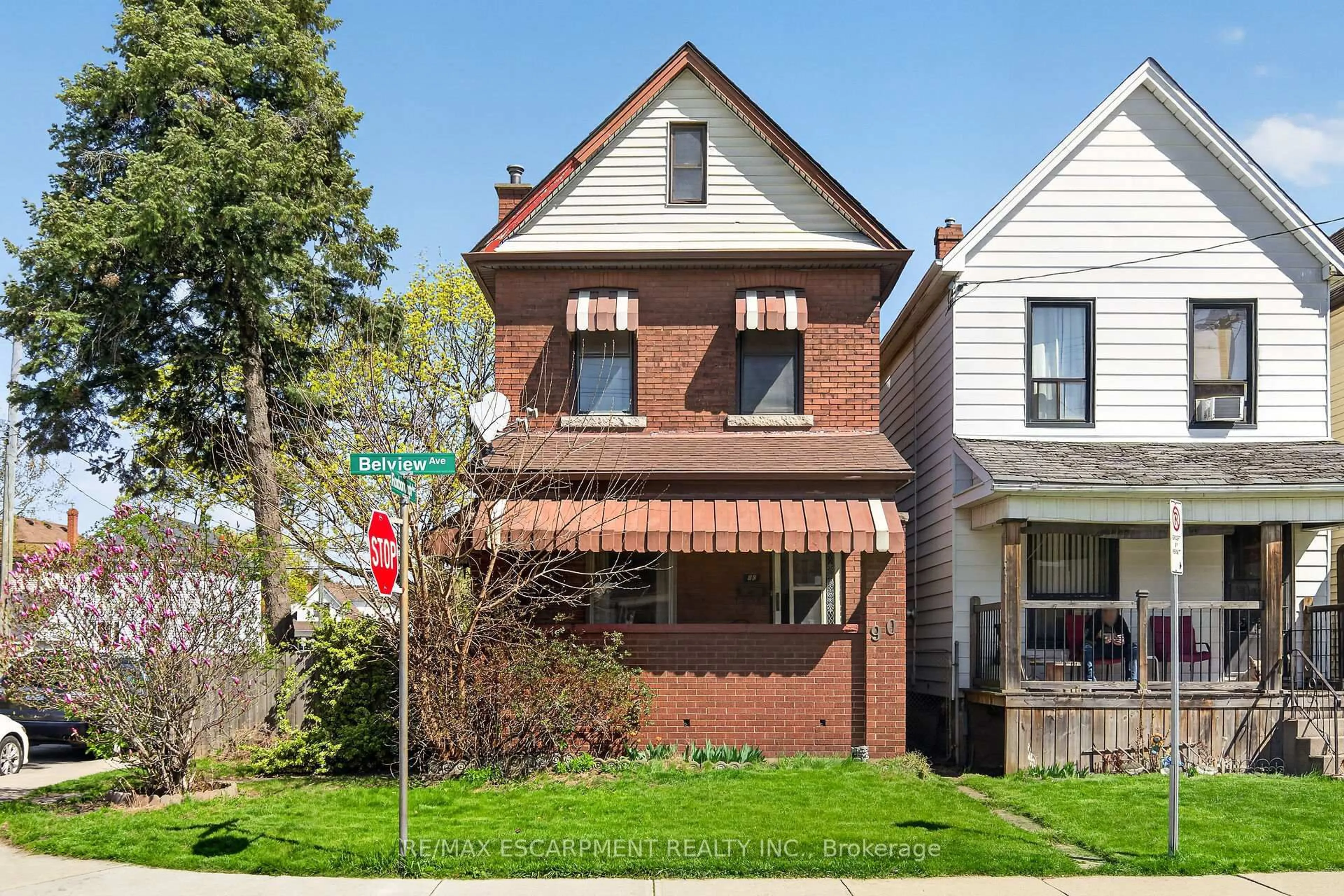 Home with brick exterior material, street for 90 Belview Ave, Hamilton Ontario L8L 7K8