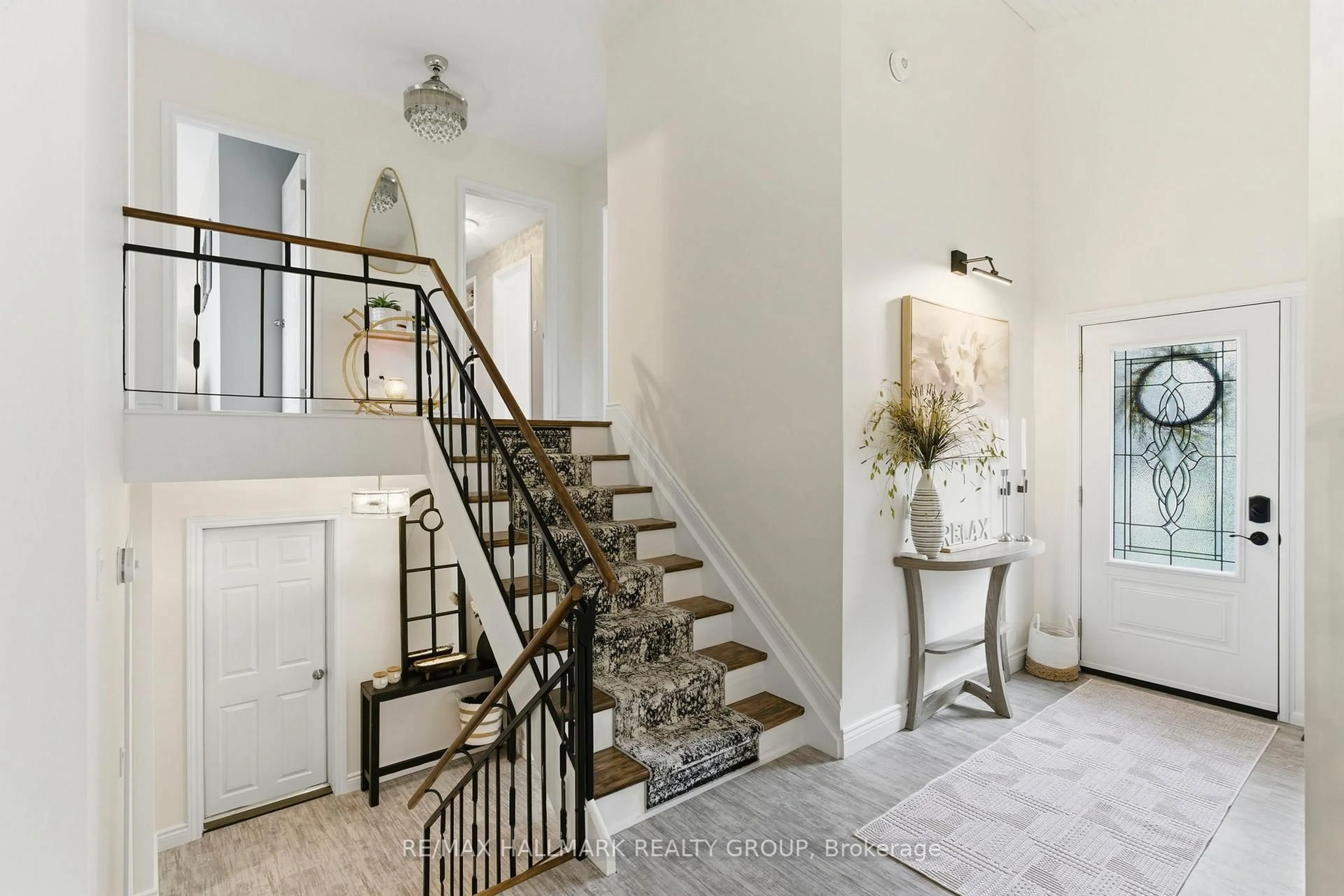 Indoor entryway for 1110 Keeler Terr, Augusta Ontario K6V 5T1
