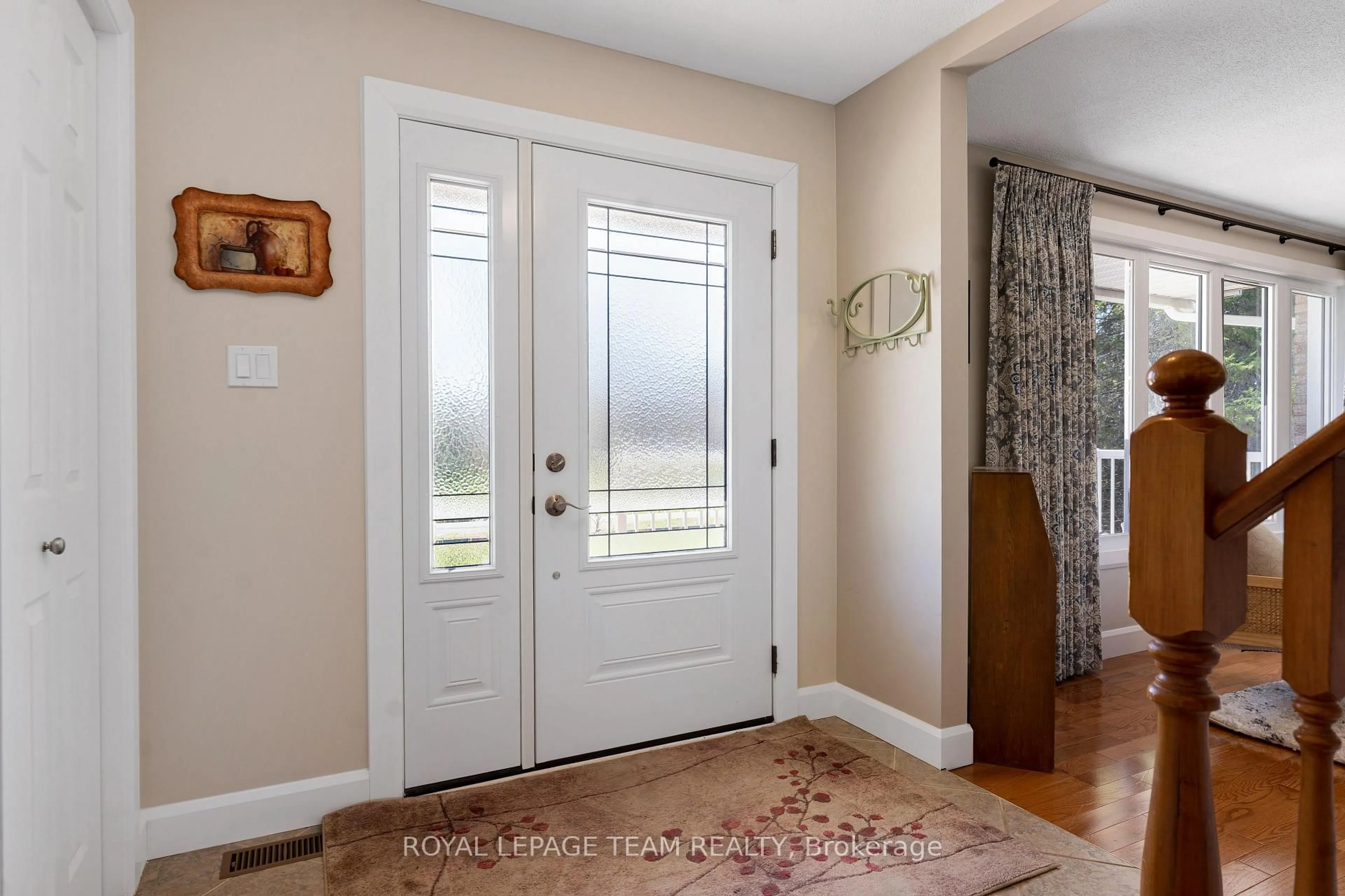 Indoor entryway for 28 Cranberry Cres, North Grenville Ontario K0G 1J0