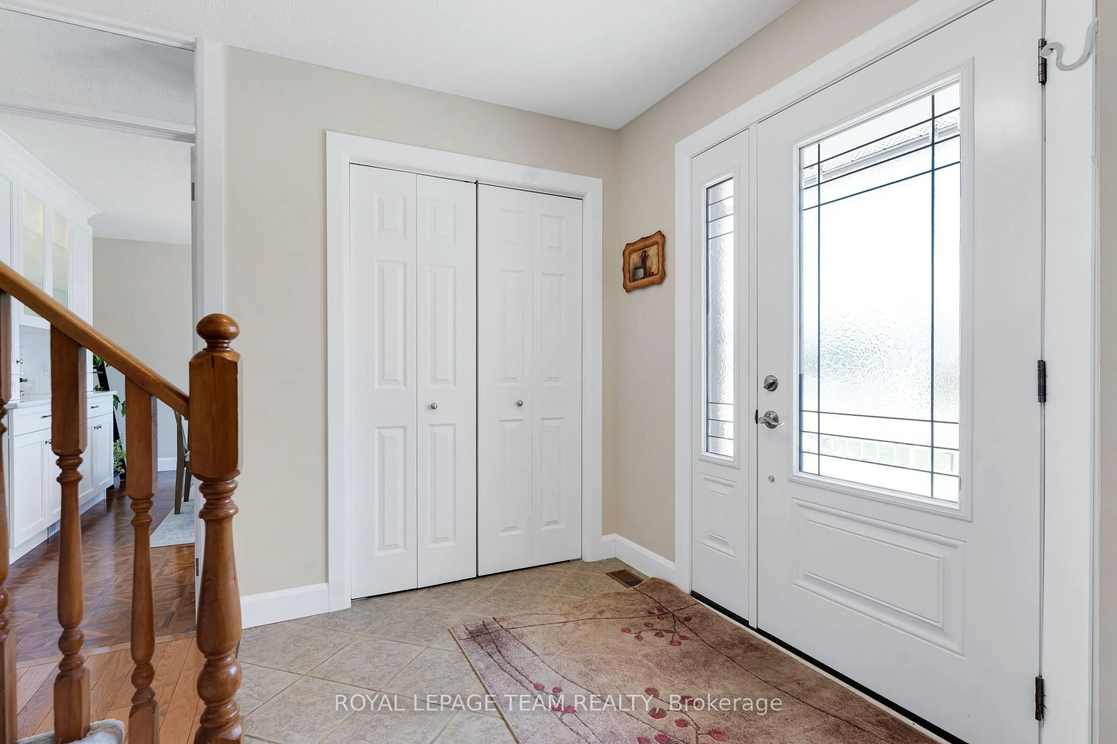 Indoor entryway for 28 Cranberry Cres, North Grenville Ontario K0G 1J0