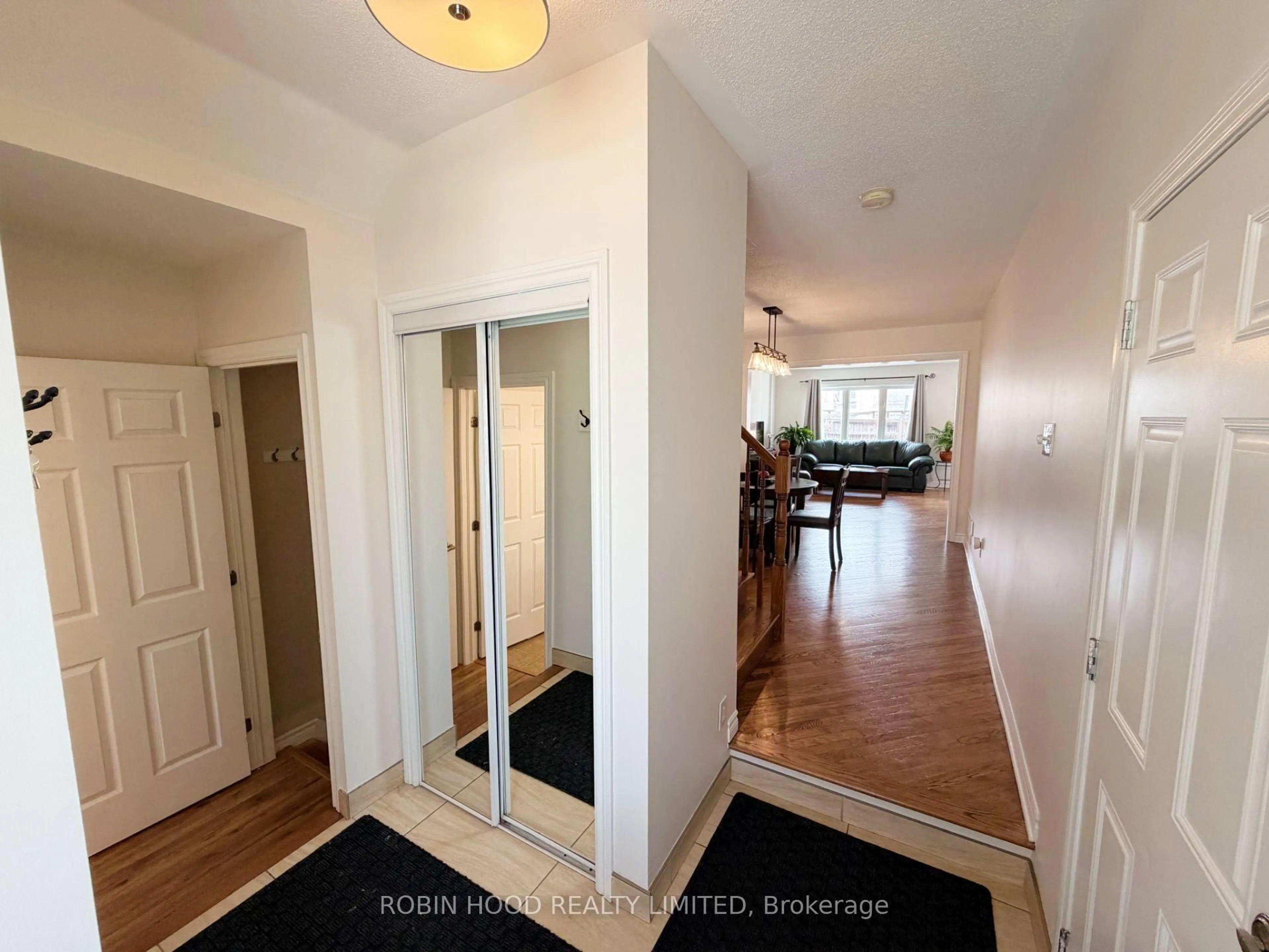 Indoor entryway for 3631 Cambrian Rd, Ottawa Ontario K2J 0S6