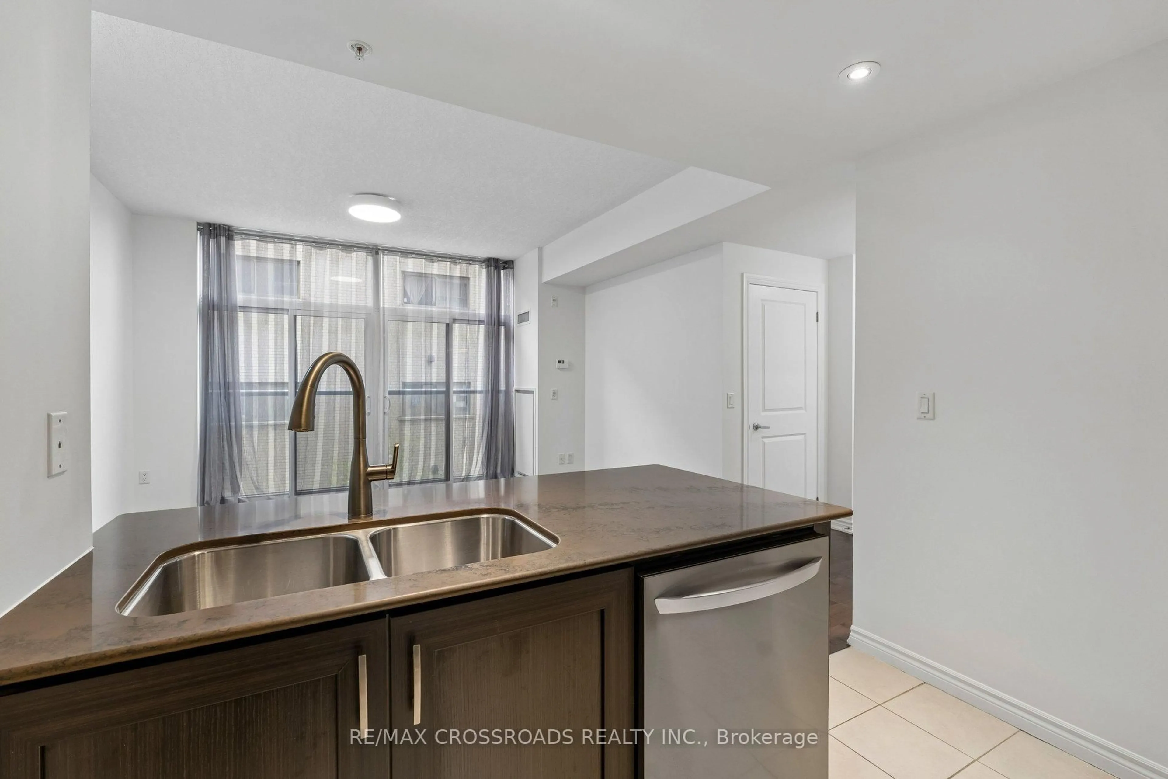 Standard kitchen, floor is not visible for 427 Aberdeen Ave #201, Hamilton Ontario L8P 2S4