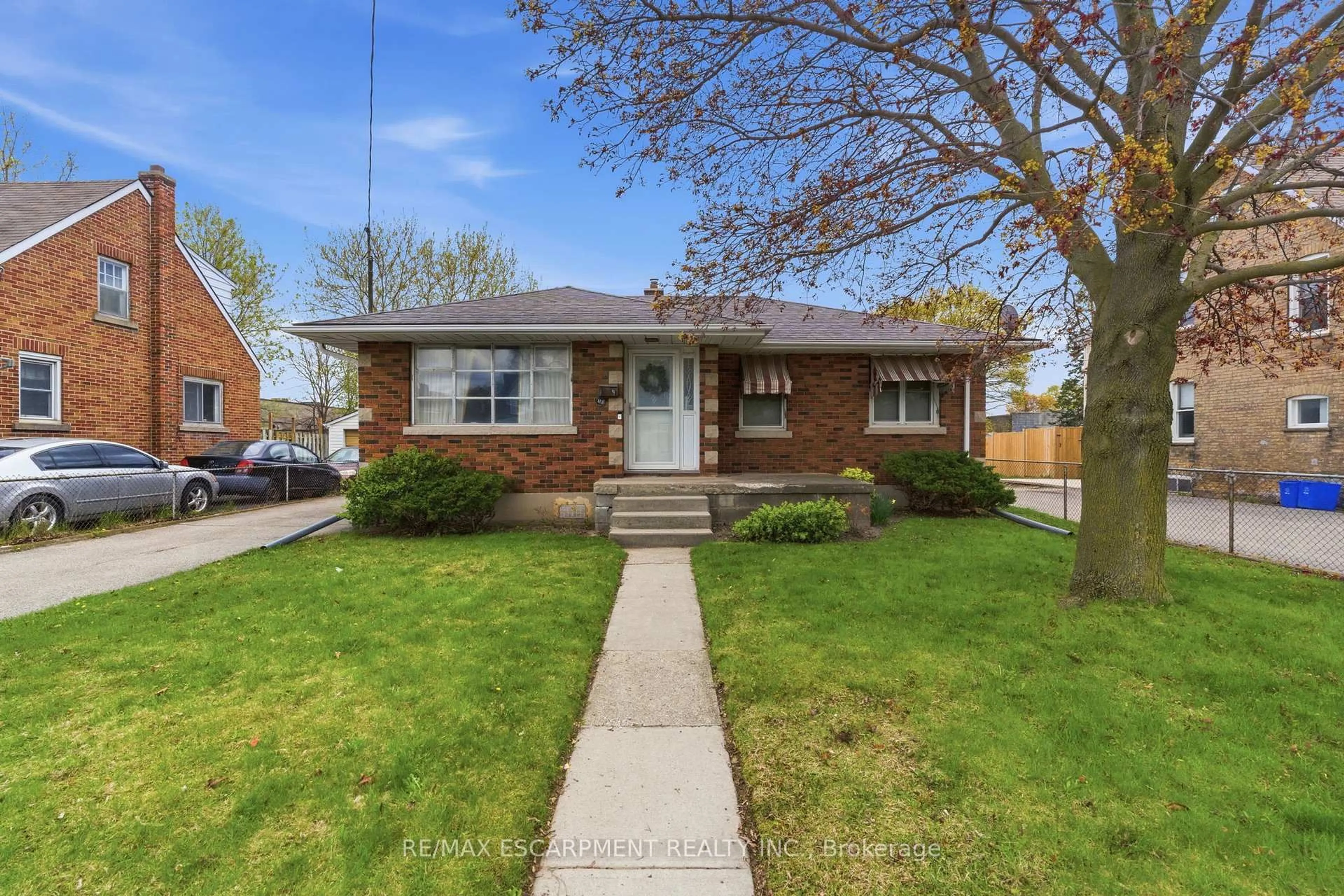 Home with brick exterior material, street for 113 North Park St, Brantford Ontario N3R 4K3