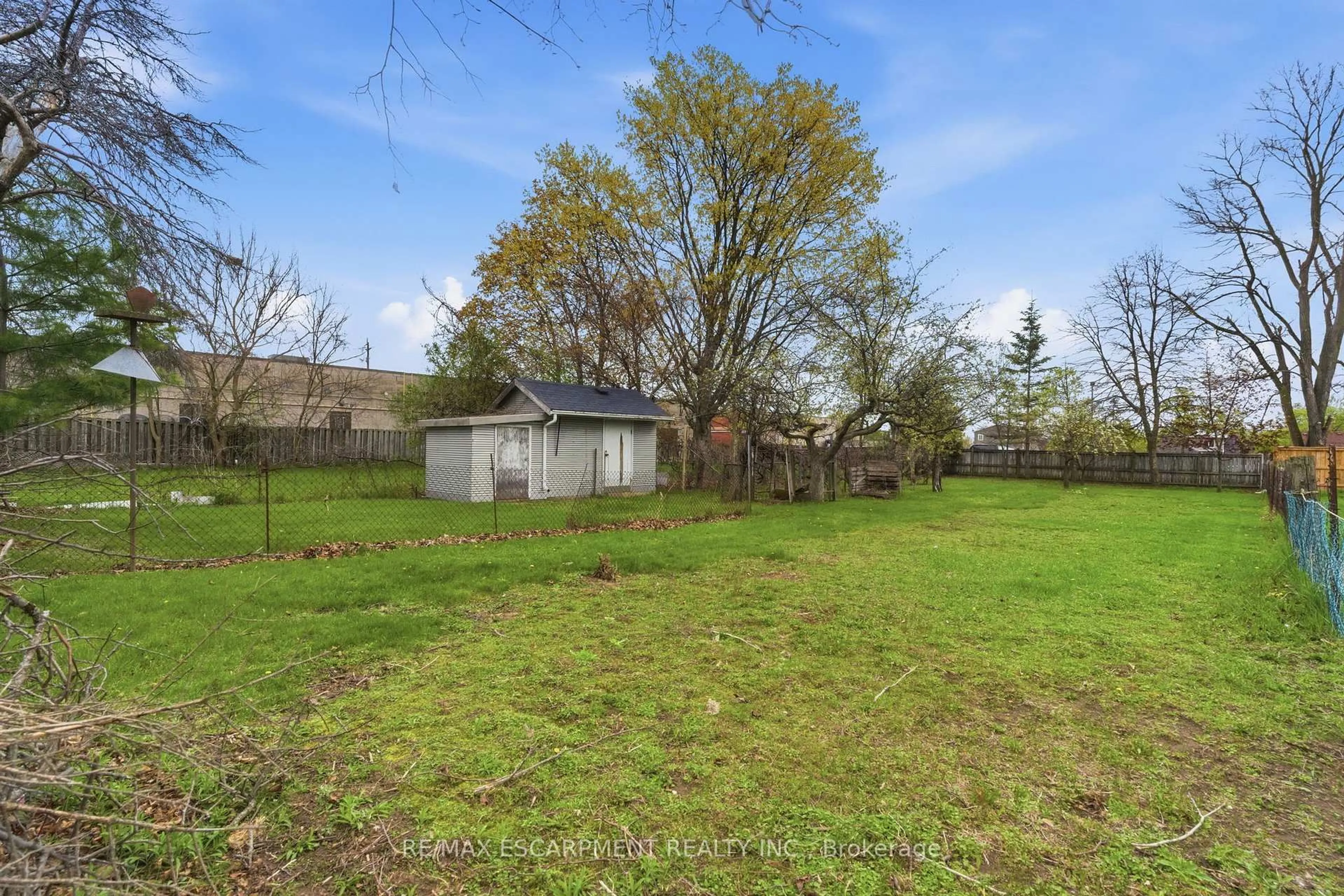 Shed for 113 North Park St, Brantford Ontario N3R 4K3