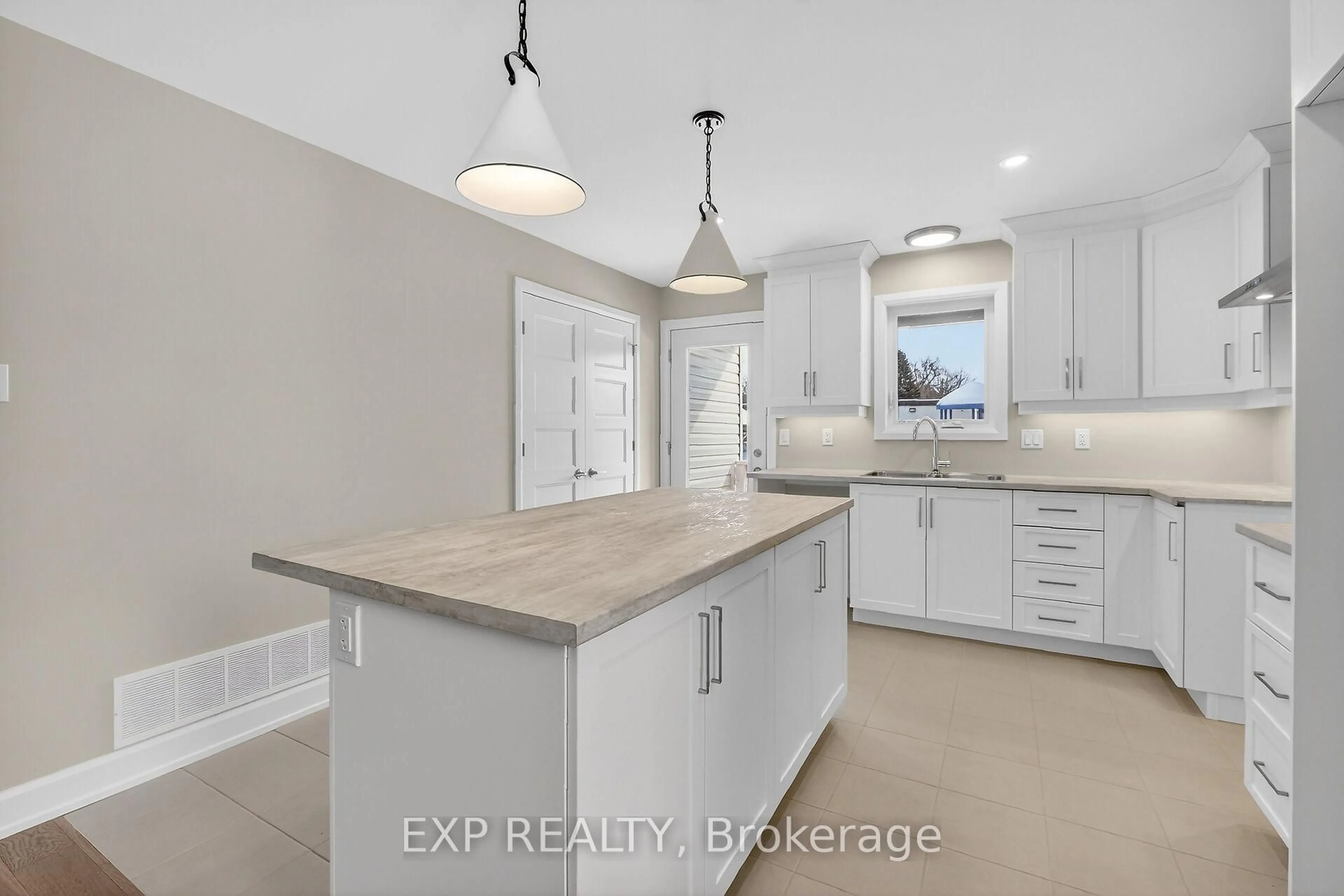 Open concept kitchen, ceramic/tile floor for 53 Craig St, Russell Ontario K4R 1A6