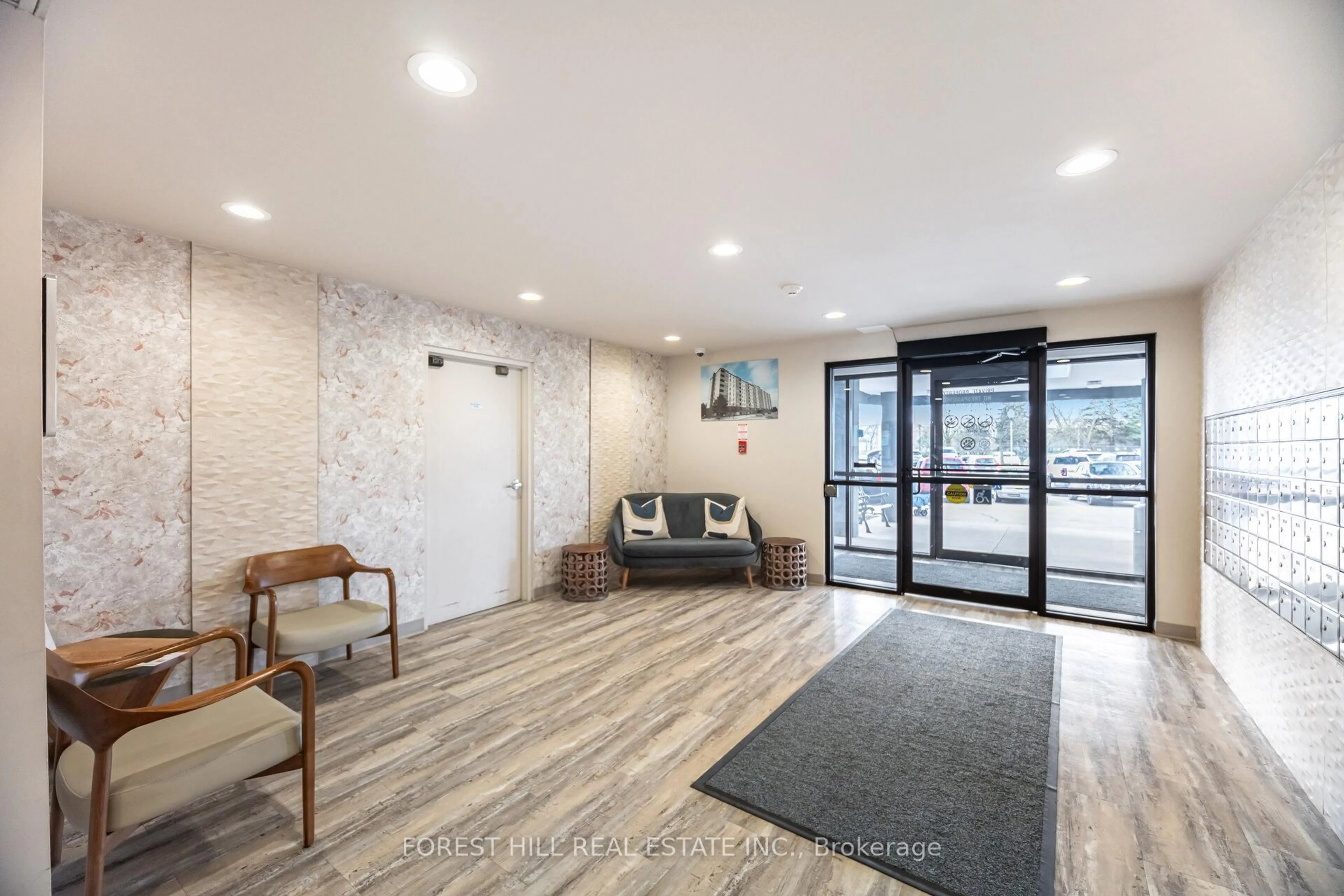 Indoor foyer for 200 Jamieson Pkwy #505, Cambridge Ontario N3C 4B5