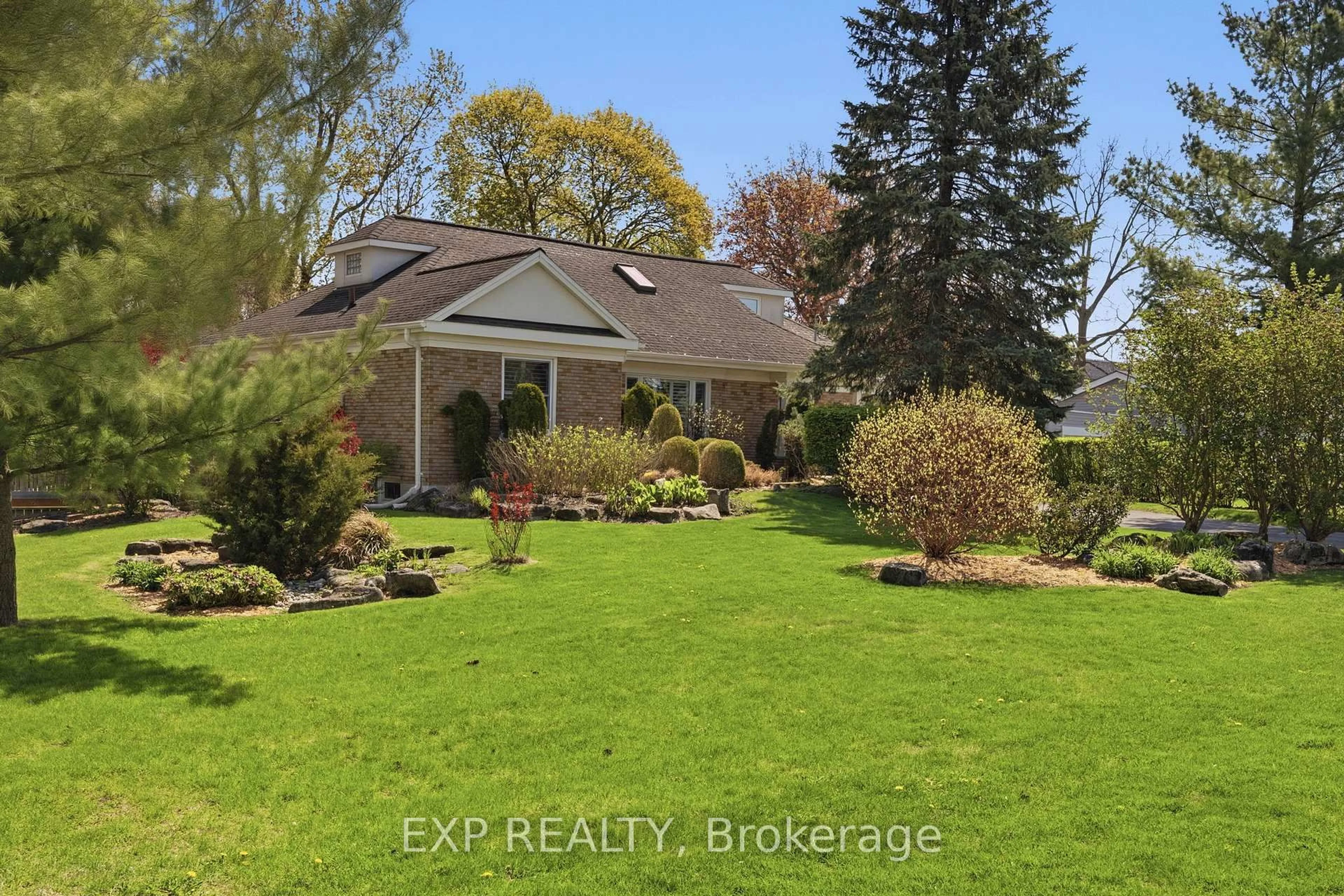 A pic from outside/outdoor area/front of a property/back of a property/a pic from drone, unknown for 4274 South Routledge Rd, London South Ontario N6P 1A3