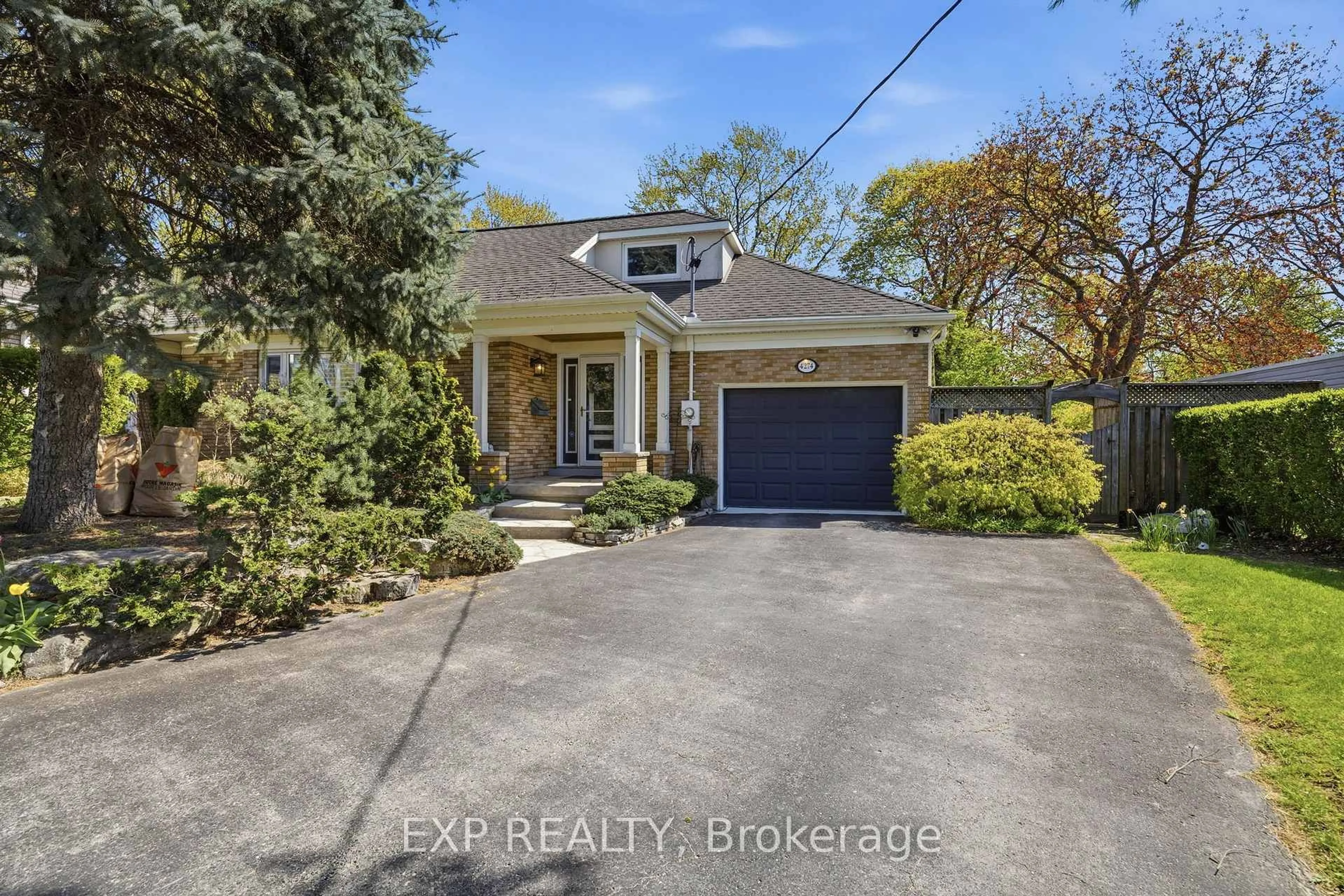 A pic from outside/outdoor area/front of a property/back of a property/a pic from drone, street for 4274 South Routledge Rd, London South Ontario N6P 1A3
