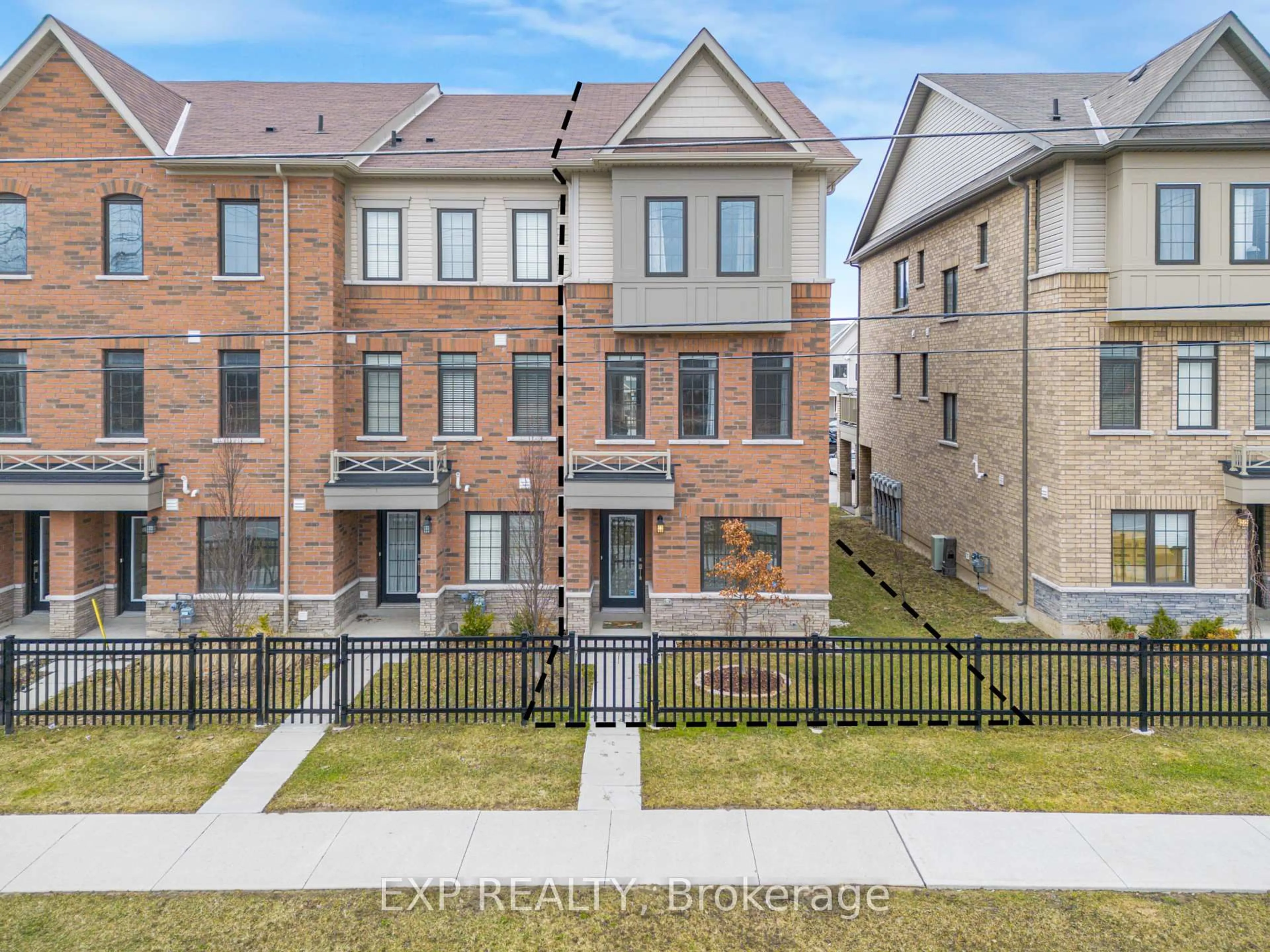 A pic from outside/outdoor area/front of a property/back of a property/a pic from drone, street for 8317 Mulberry Dr #35, Niagara Falls Ontario L2H 3S9