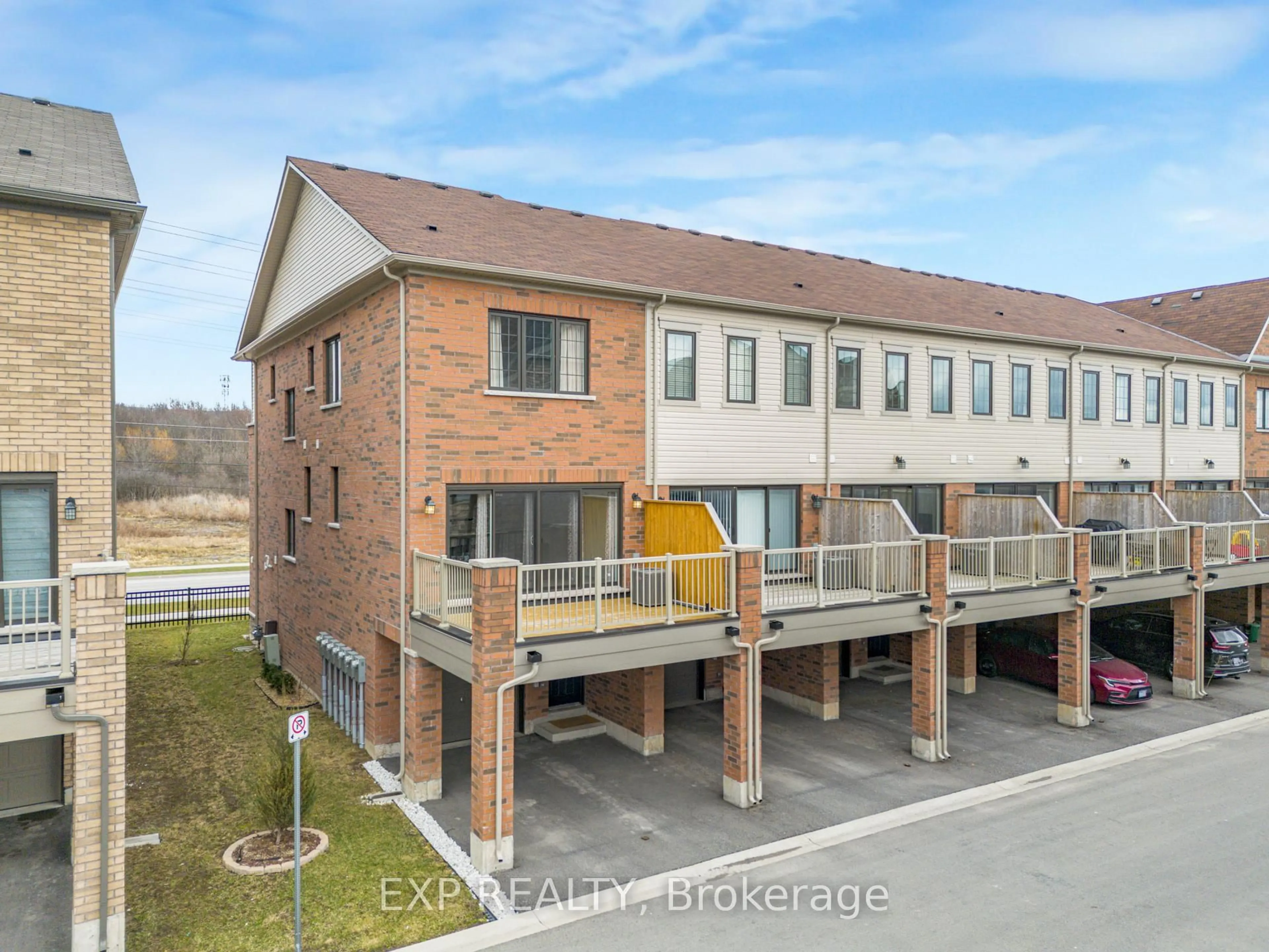 A pic from outside/outdoor area/front of a property/back of a property/a pic from drone, building for 8317 Mulberry Dr #35, Niagara Falls Ontario L2H 3S9