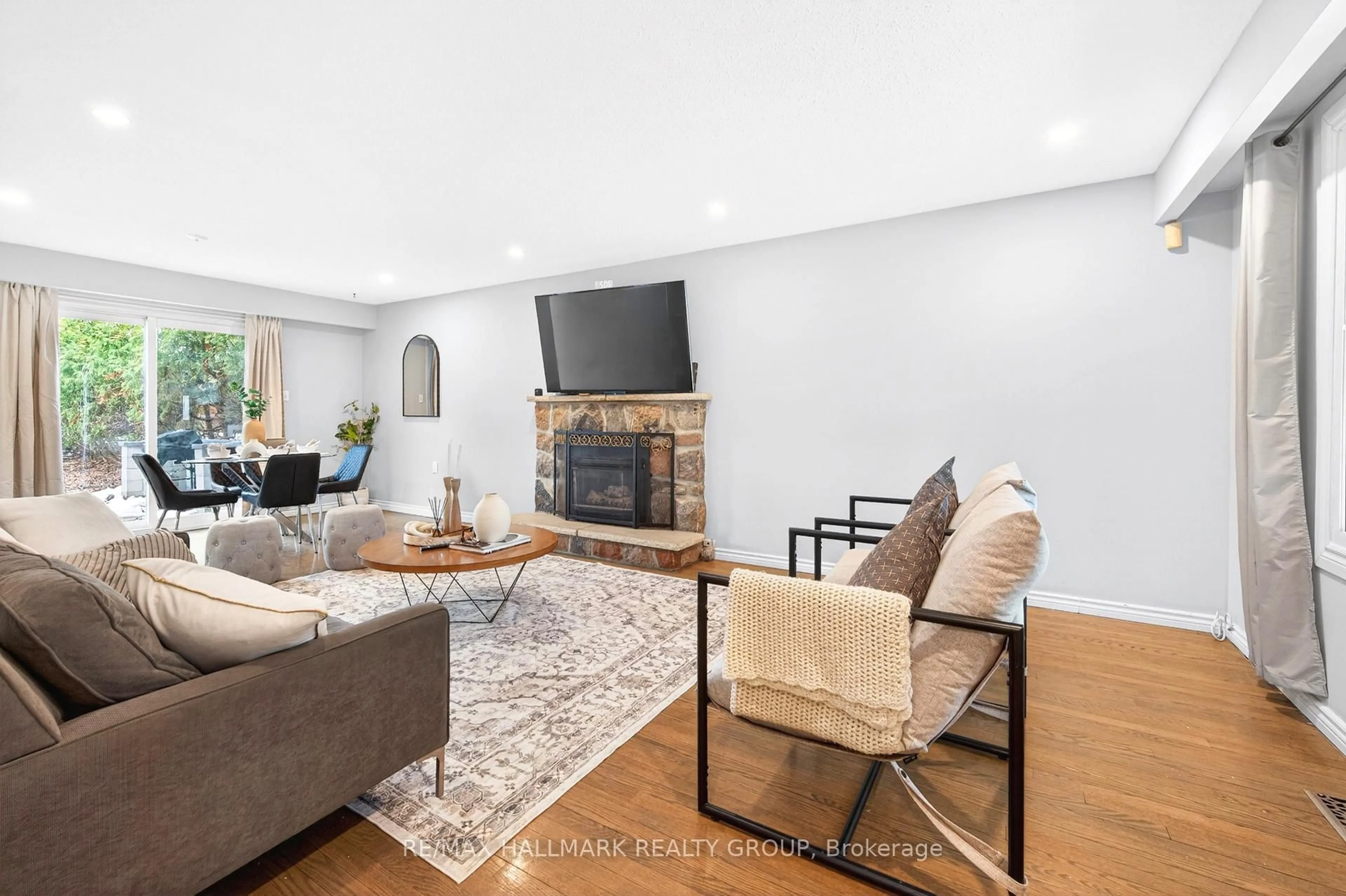 Living room with furniture, unknown for 1930 Southampton Crt, Ottawa Ontario K2C 0W4