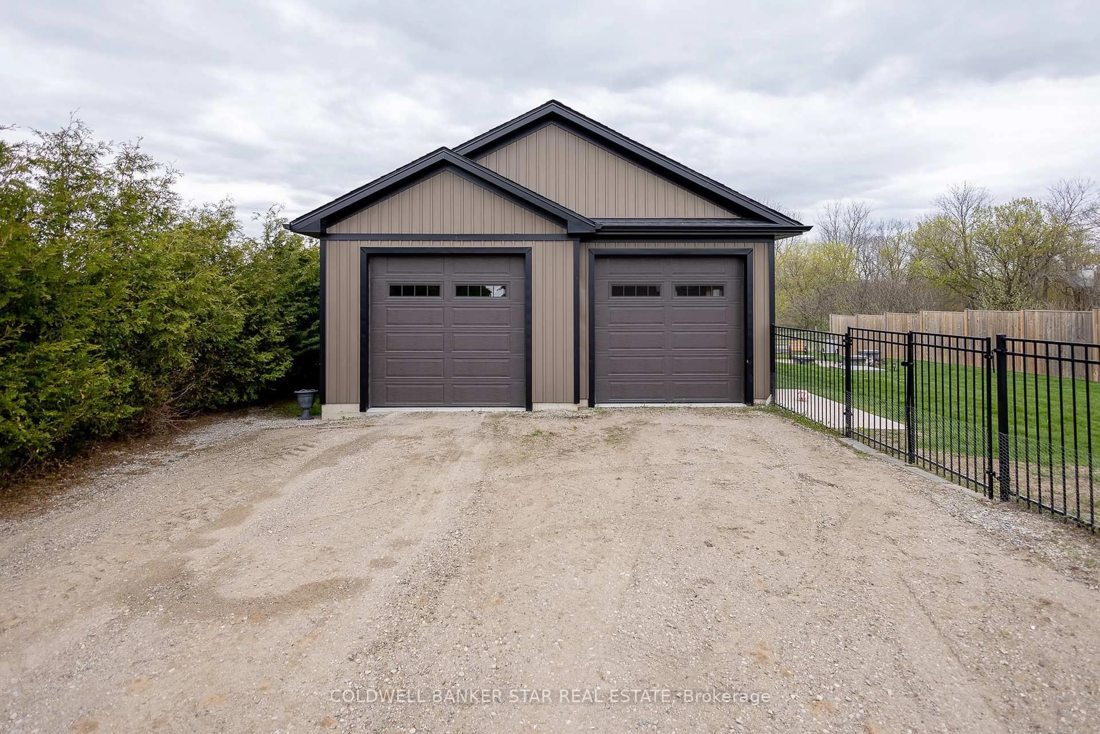 Indoor garage for 53710 Heritage Line, Bayham Ontario N5H 2R1