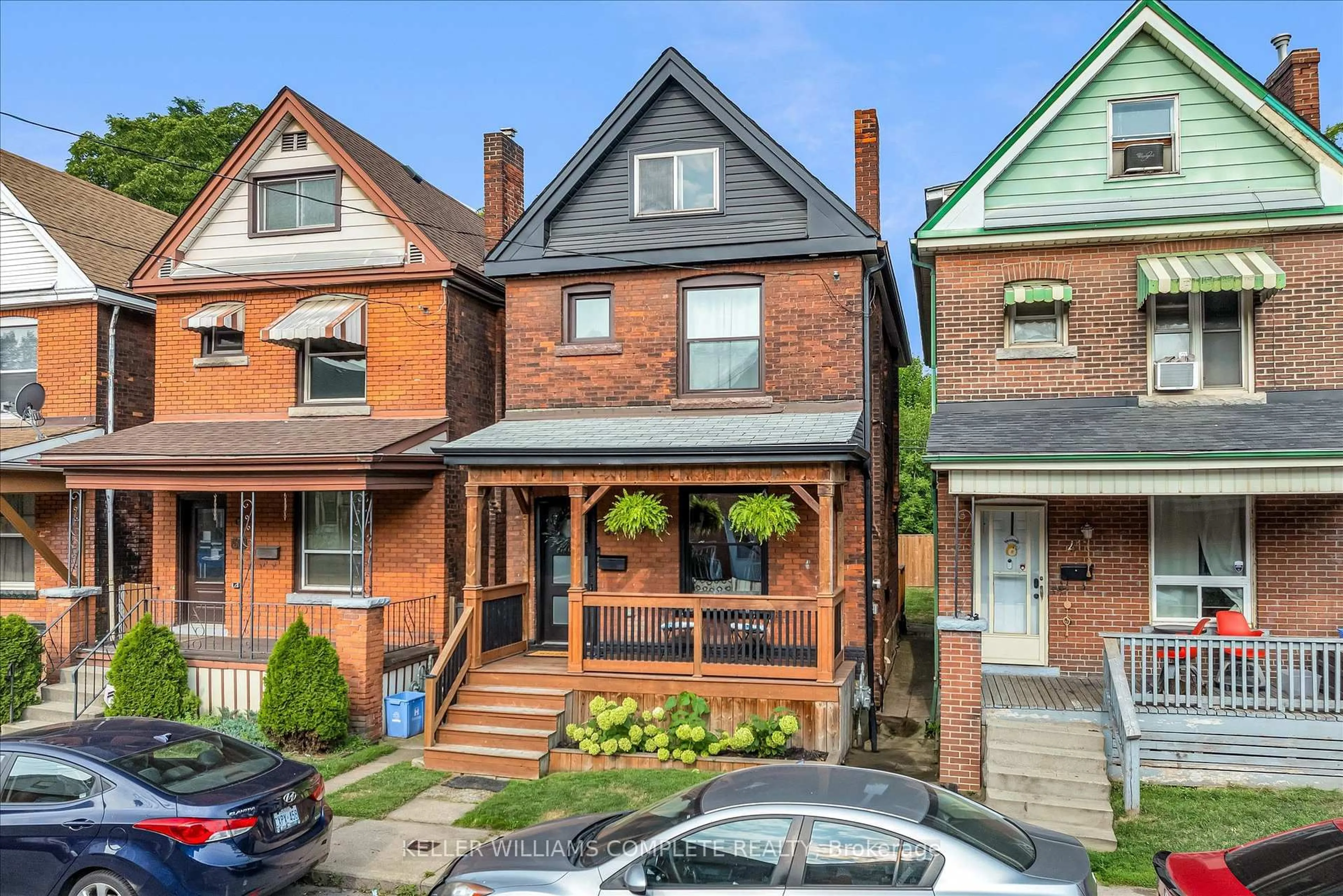 Home with brick exterior material, street for 39 Fairleigh Ave, Hamilton Ontario L8L 6H1