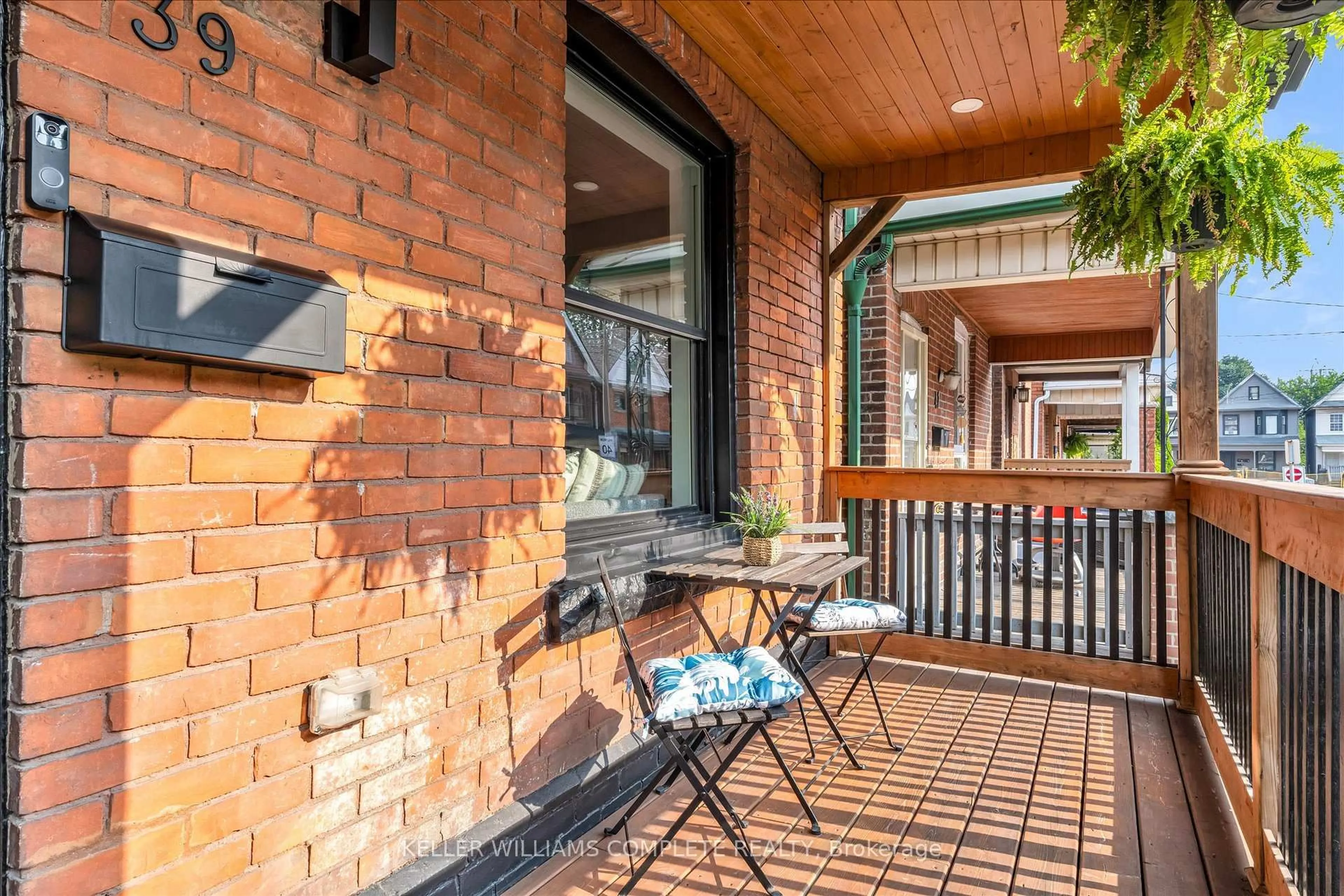 Patio, street for 39 Fairleigh Ave, Hamilton Ontario L8L 6H1