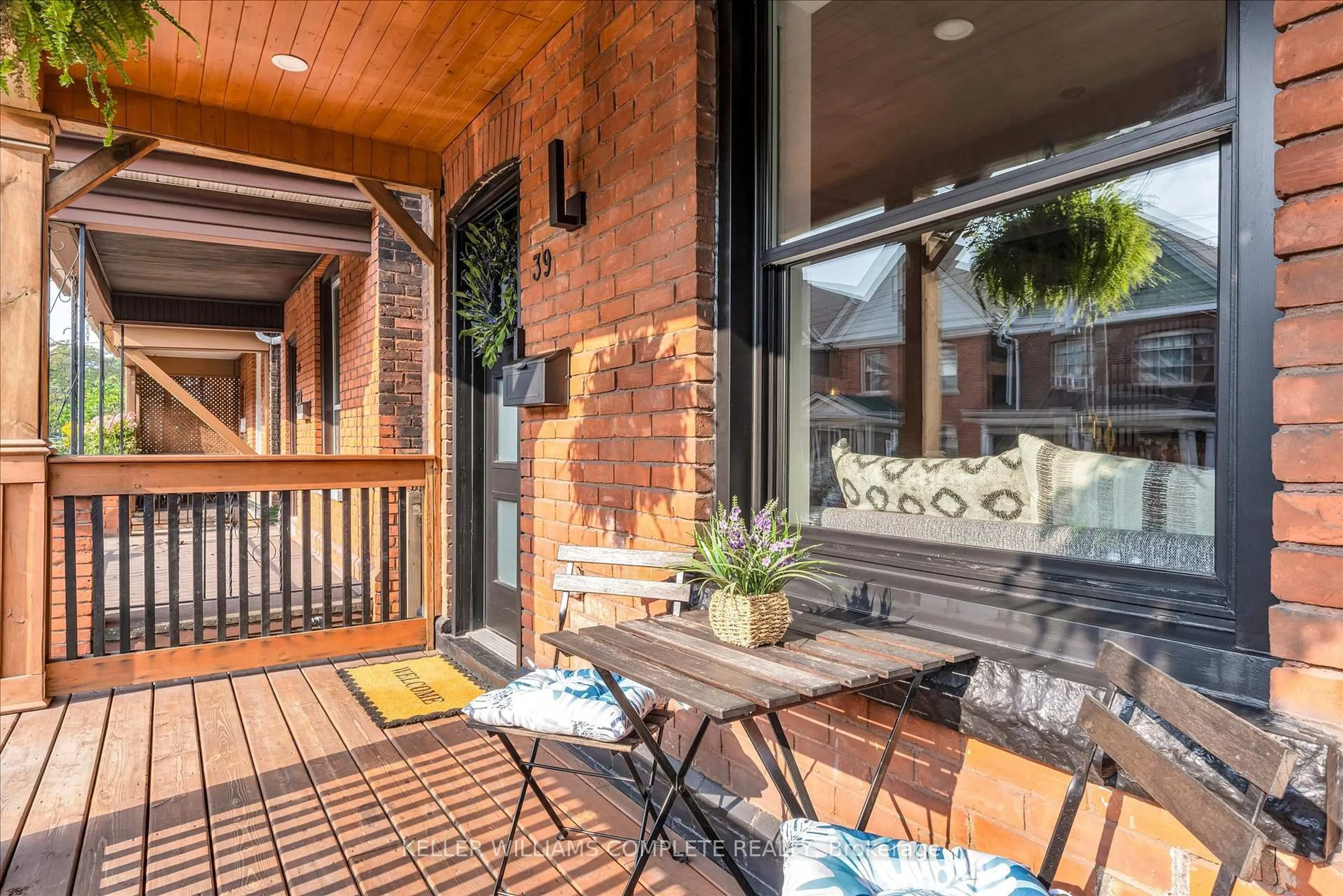 Patio, street for 39 Fairleigh Ave, Hamilton Ontario L8L 6H1