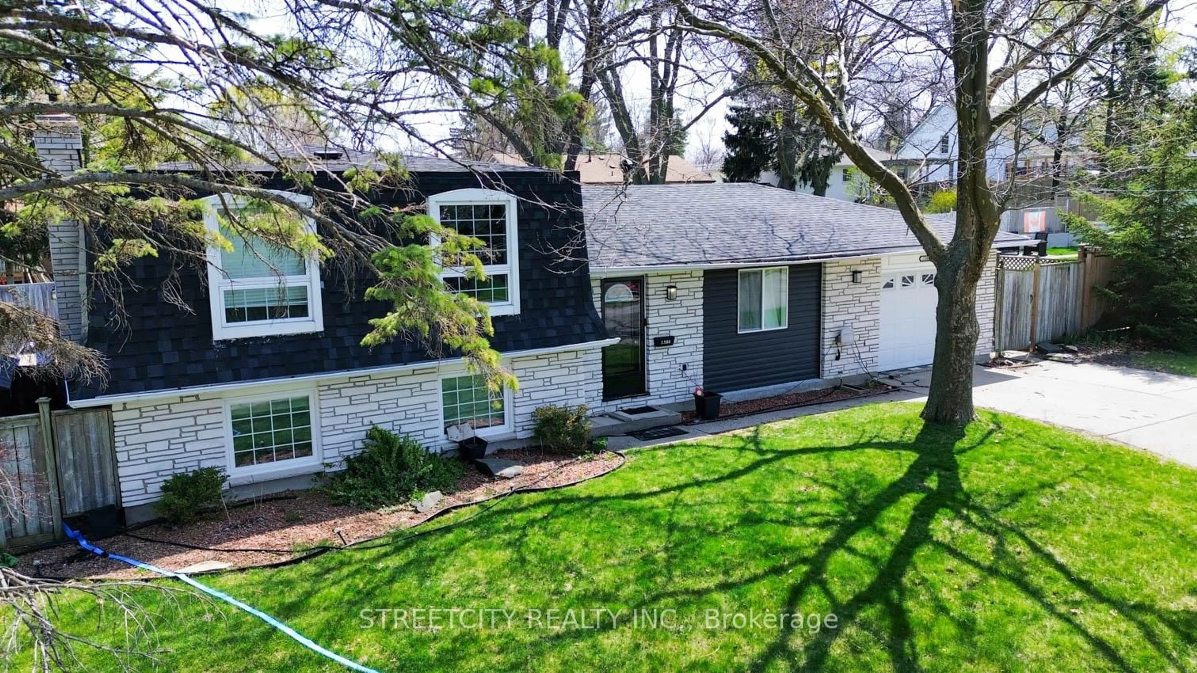 Home with vinyl exterior material, street for 1508 Len Ave, Sarnia Ontario N7S 3N1