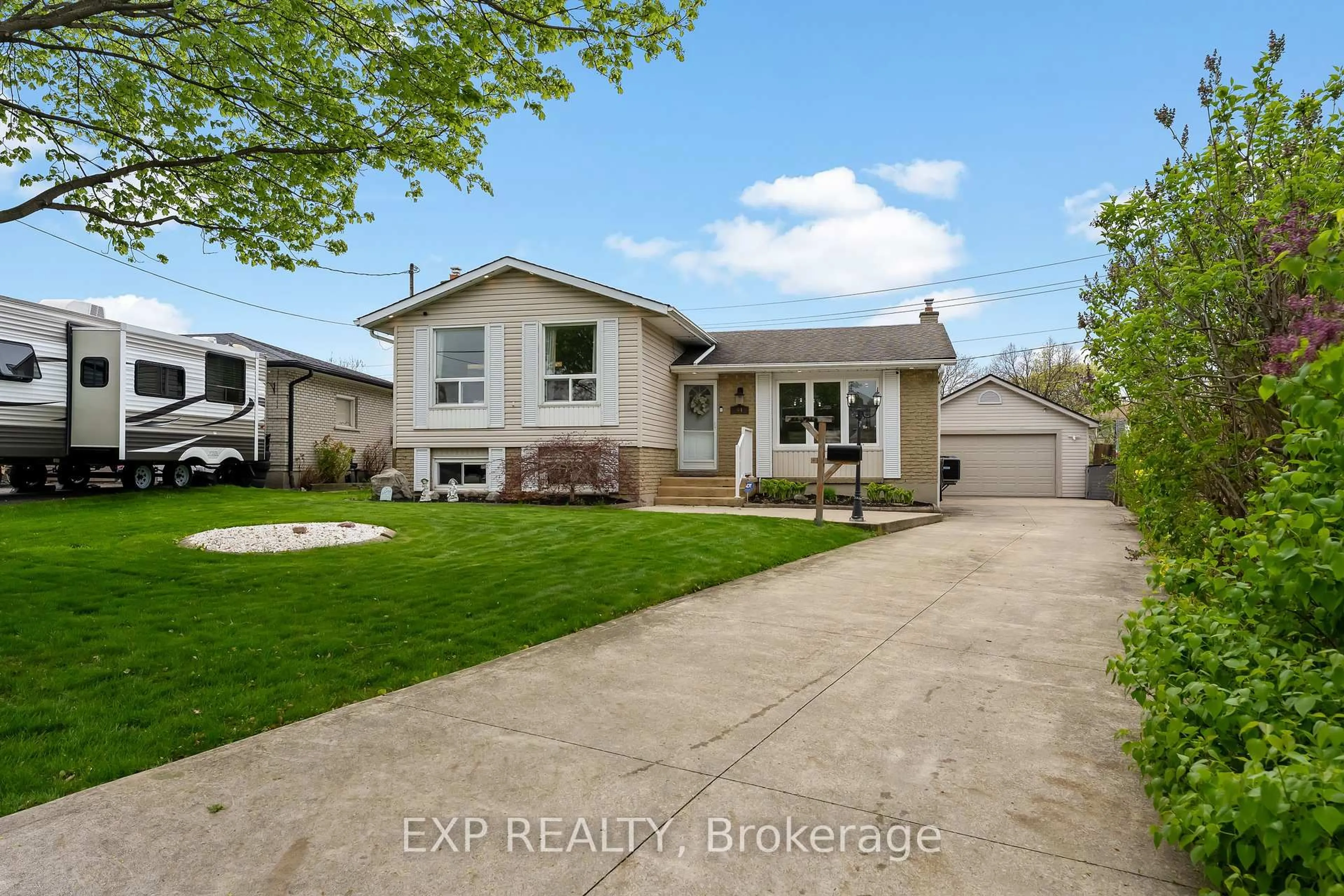 Unknown for 64 Carriage Rd, St. Catharines Ontario L2P 1T1