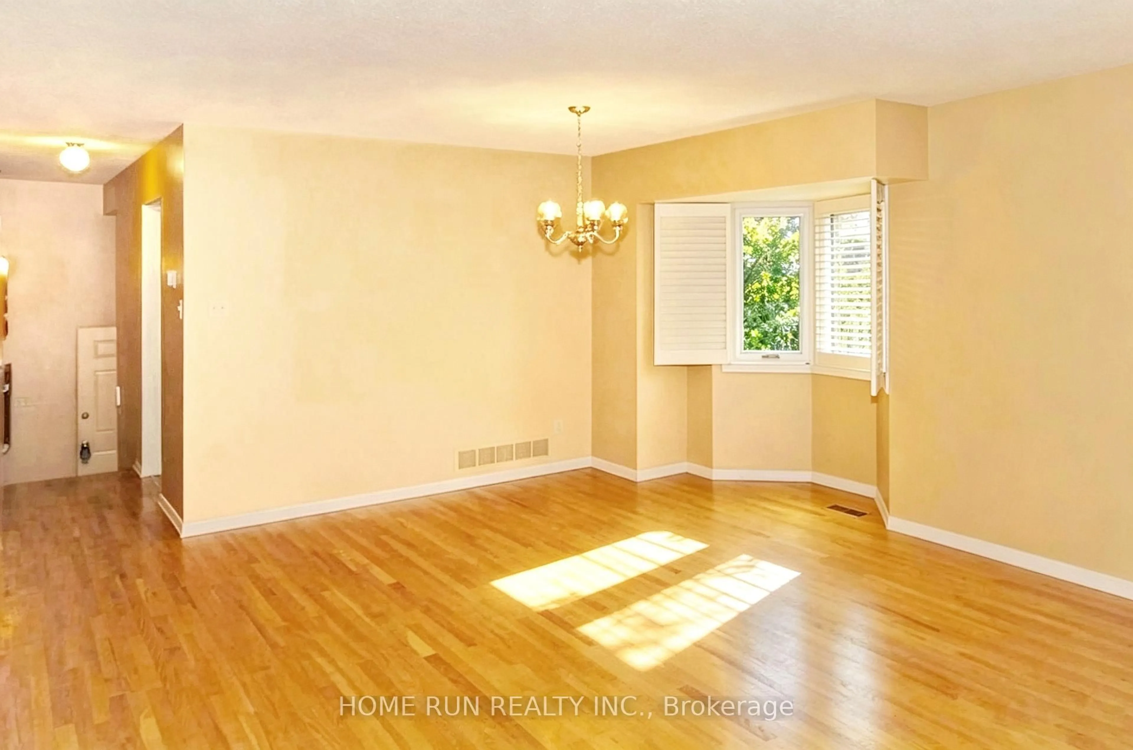 A pic of a room for 30 Sturbridge Private, Ottawa Ontario K1T 3J7