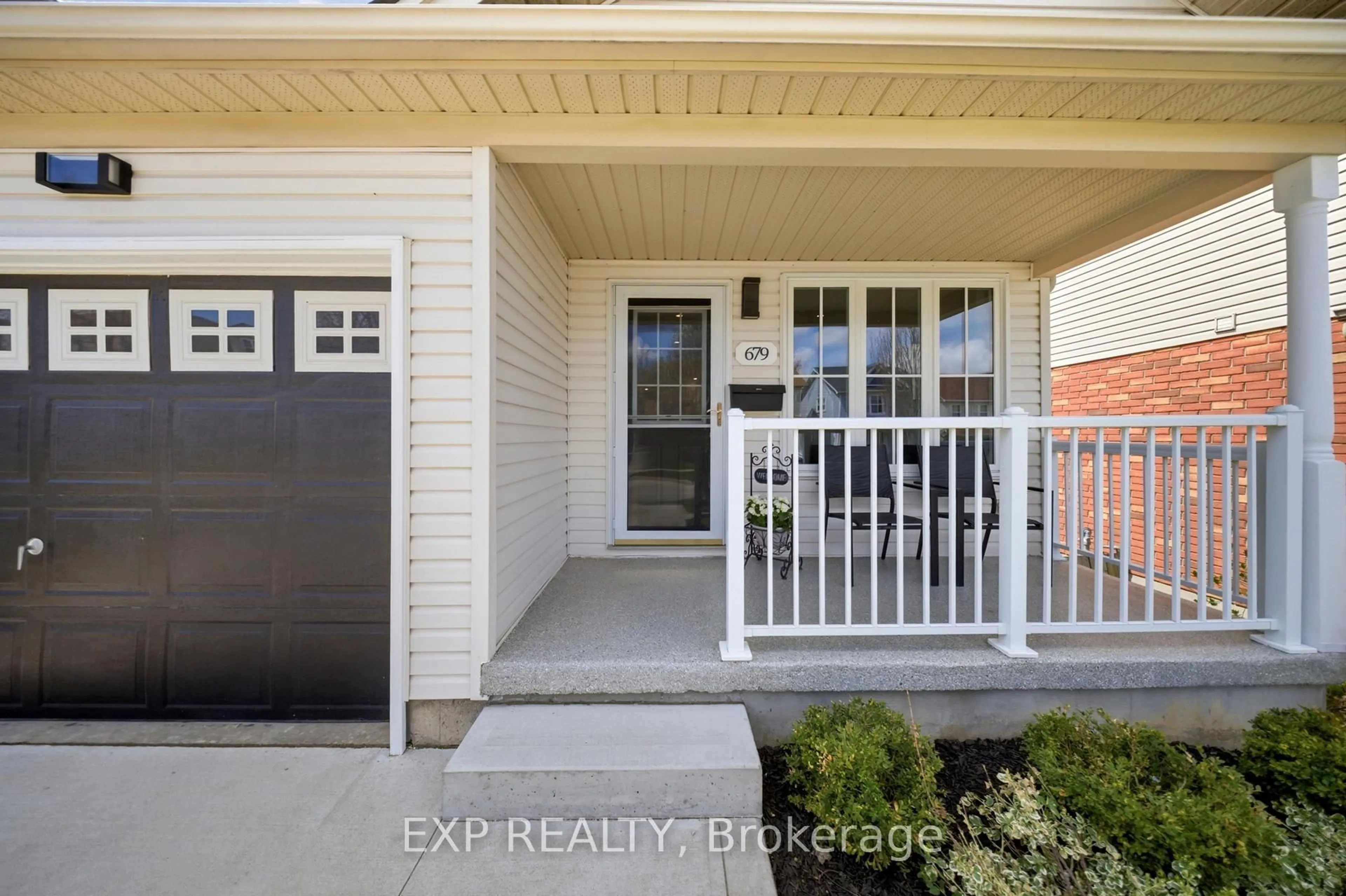 Indoor entryway for 679 Zermatt Dr, Waterloo Ontario N2T 2V2