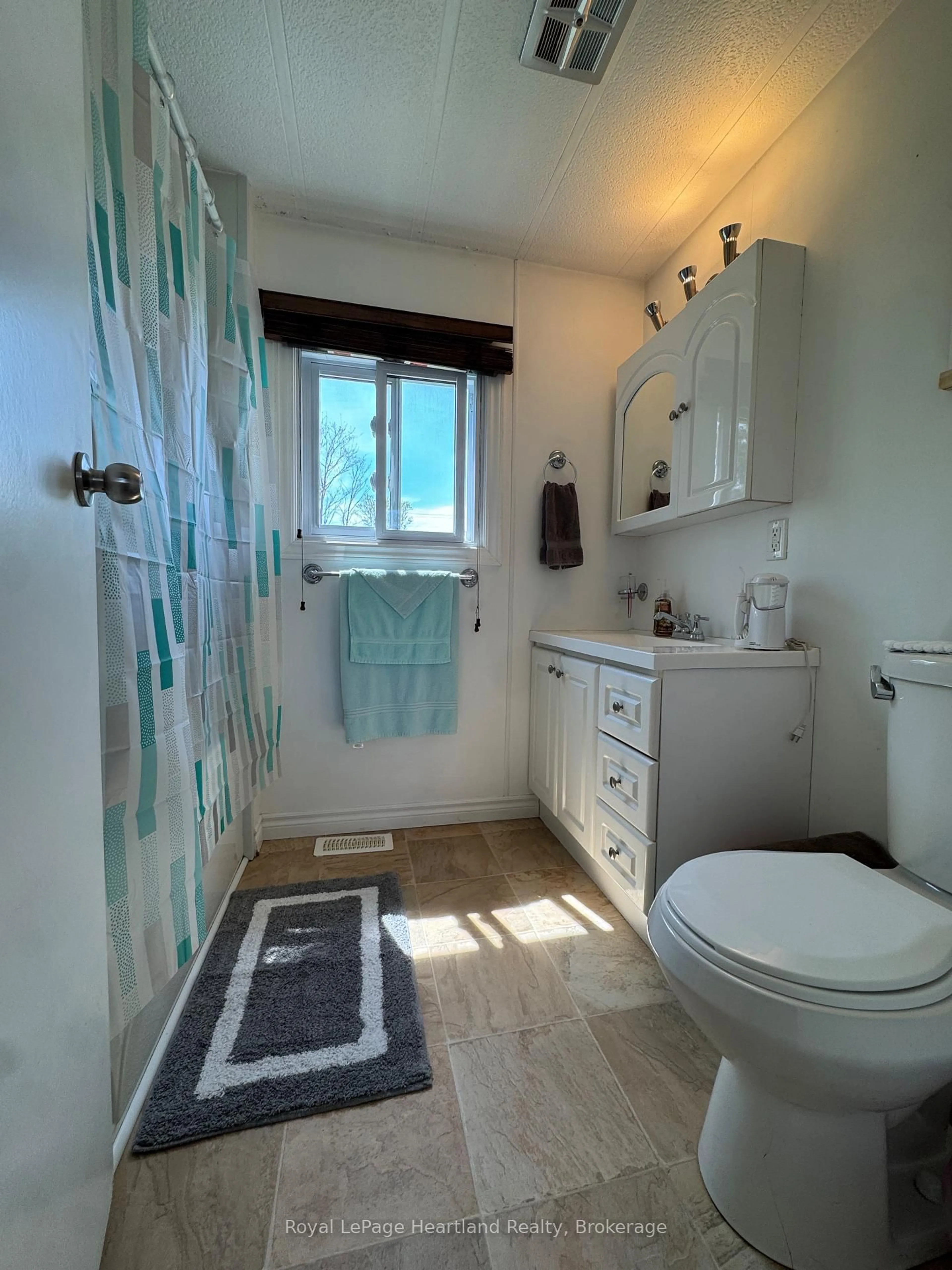 Standard bathroom, ceramic/tile floor for 39724 Amberley Rd #36, Morris Turnberry Ontario N0G 2W0