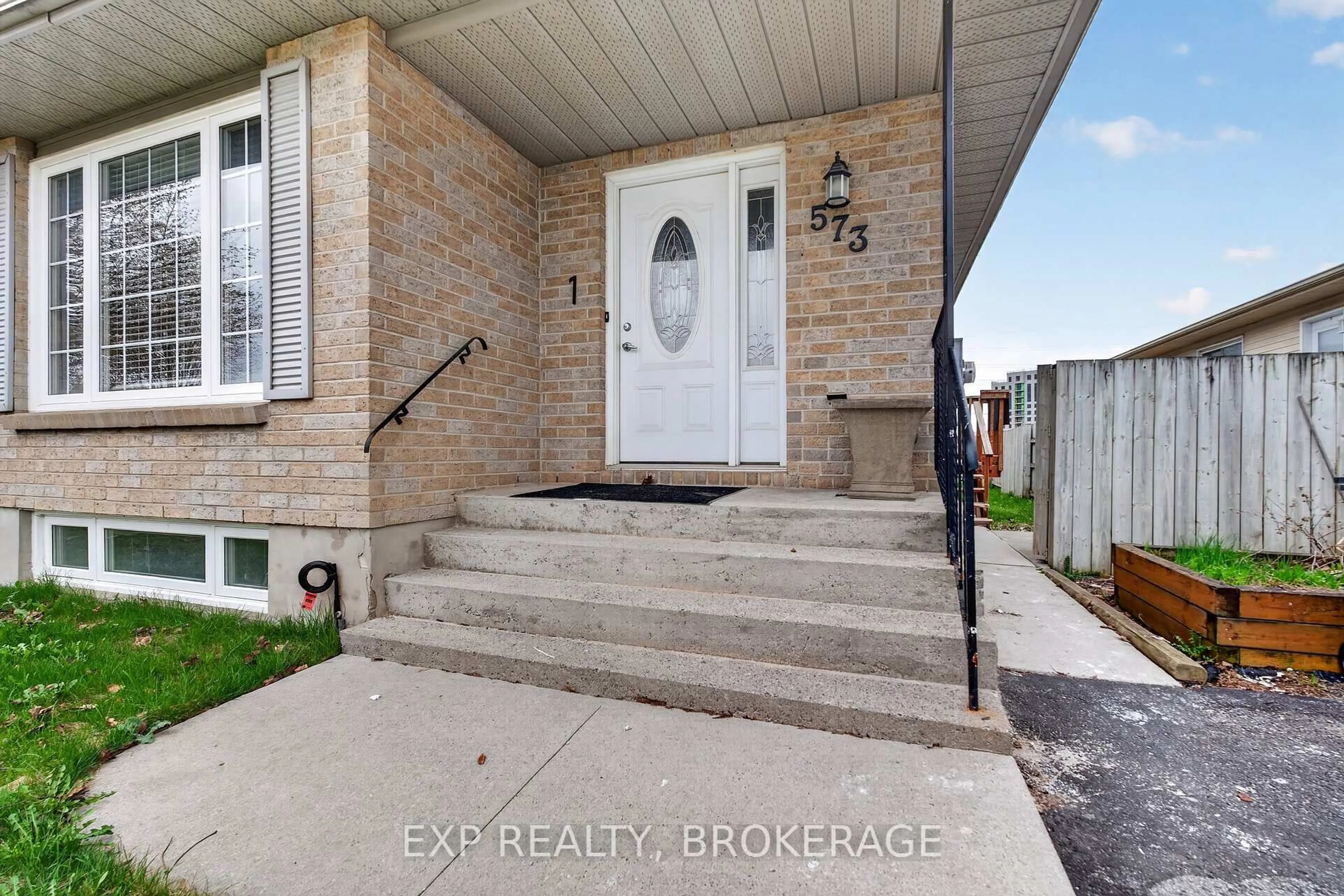 Indoor entryway for 573 WHISTLER Terr, Kingston Ontario K7M 8K4