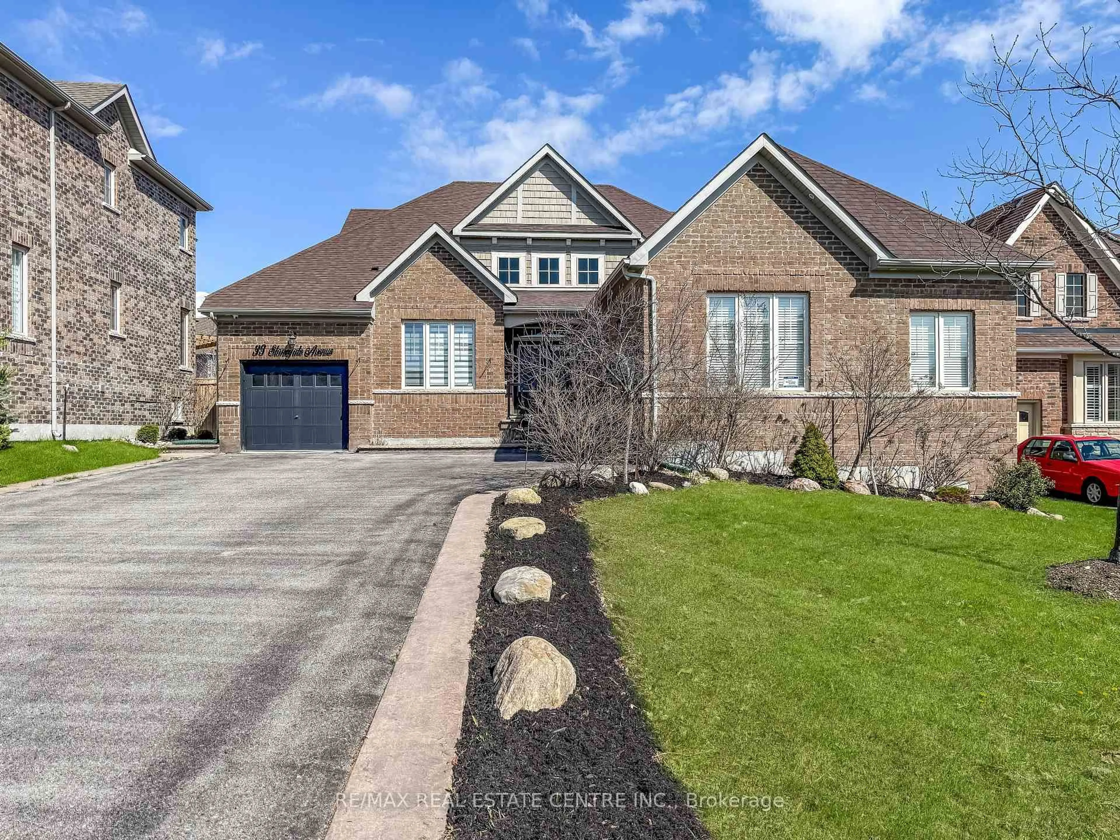 Home with brick exterior material, street for 33 Stonegate Ave, Mono Ontario L9W 6X1