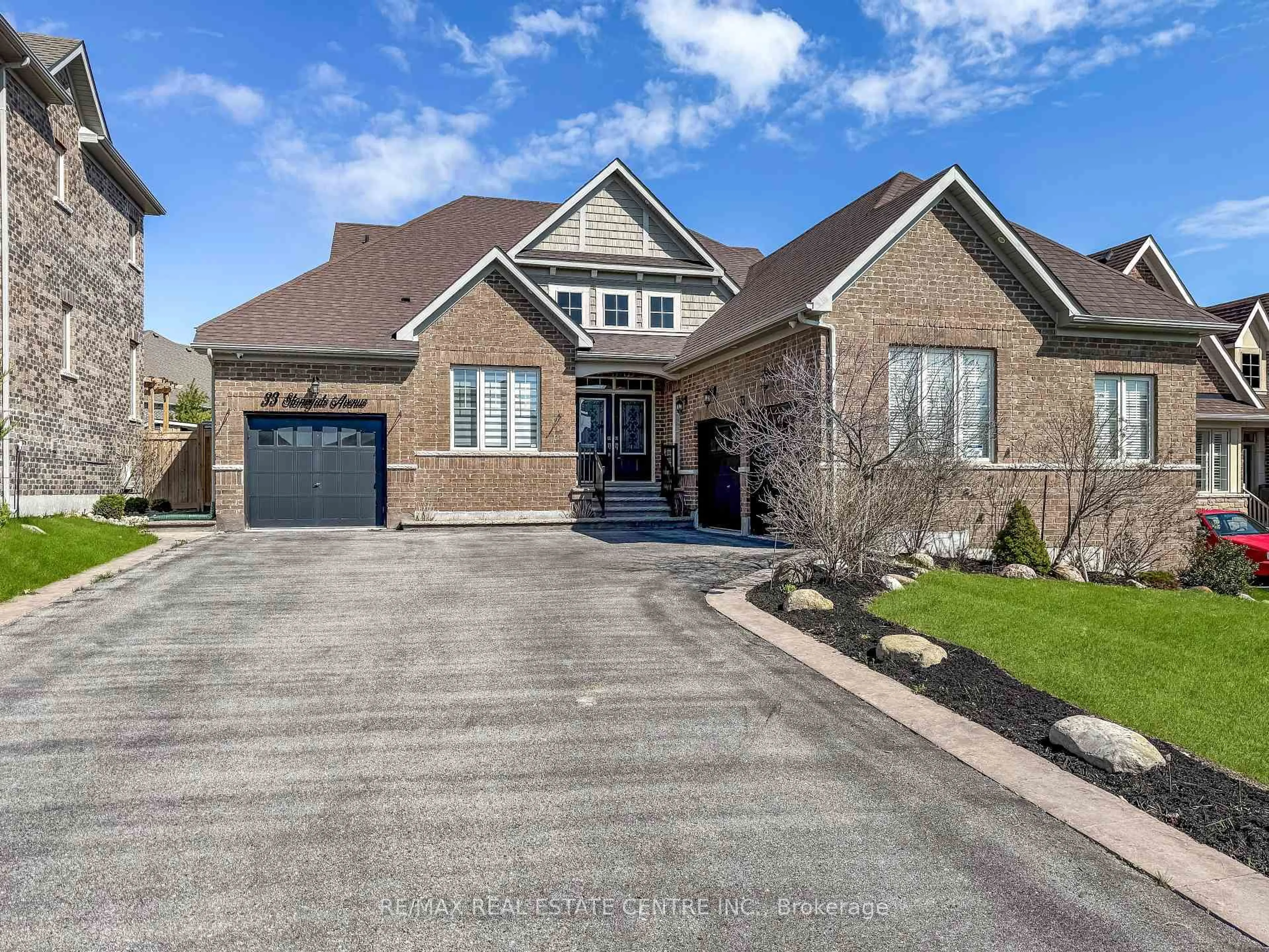 Home with brick exterior material, street for 33 Stonegate Ave, Mono Ontario L9W 6X1