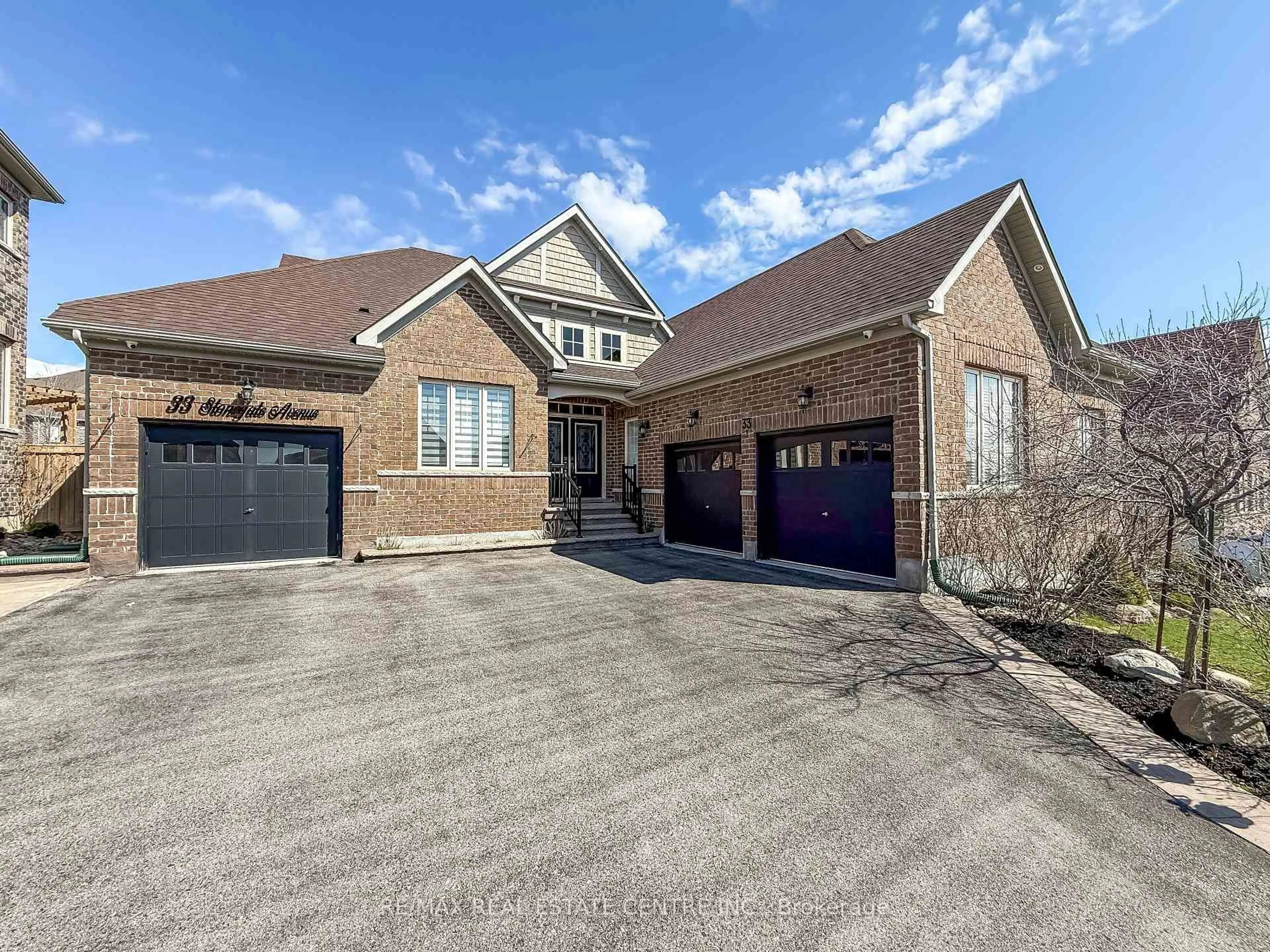 Home with brick exterior material, street for 33 Stonegate Ave, Mono Ontario L9W 6X1