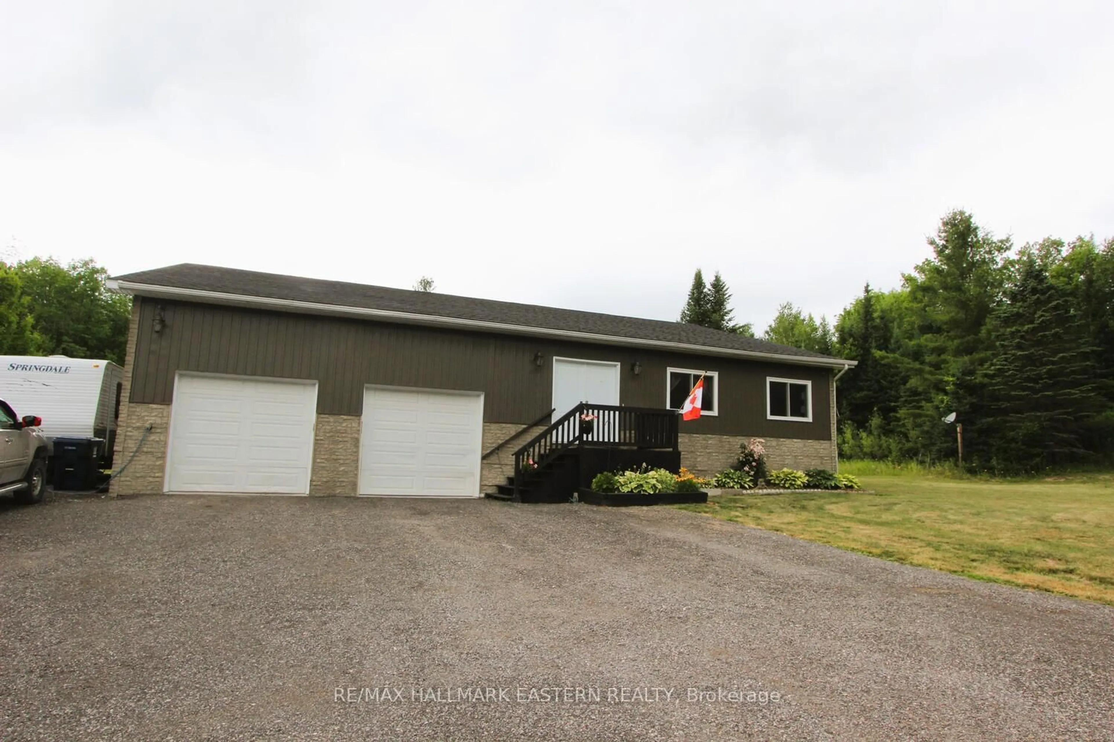 Indoor garage for 178 Roma Lane, Limoges Ontario K0K 2M0