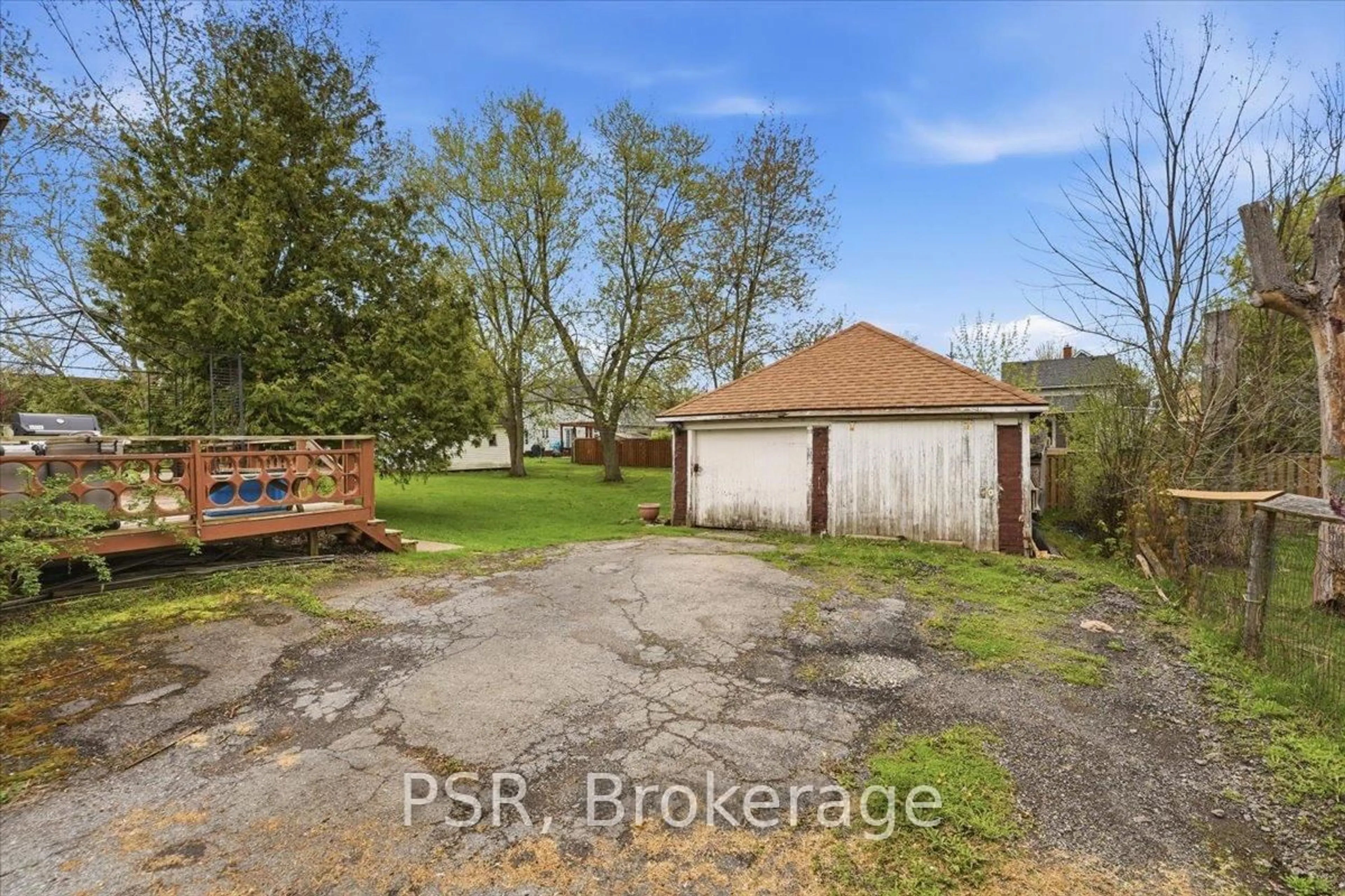 A pic from outside/outdoor area/front of a property/back of a property/a pic from drone, unknown for 2537 Stevensville Rd, Fort Erie Ontario L0S 1S0