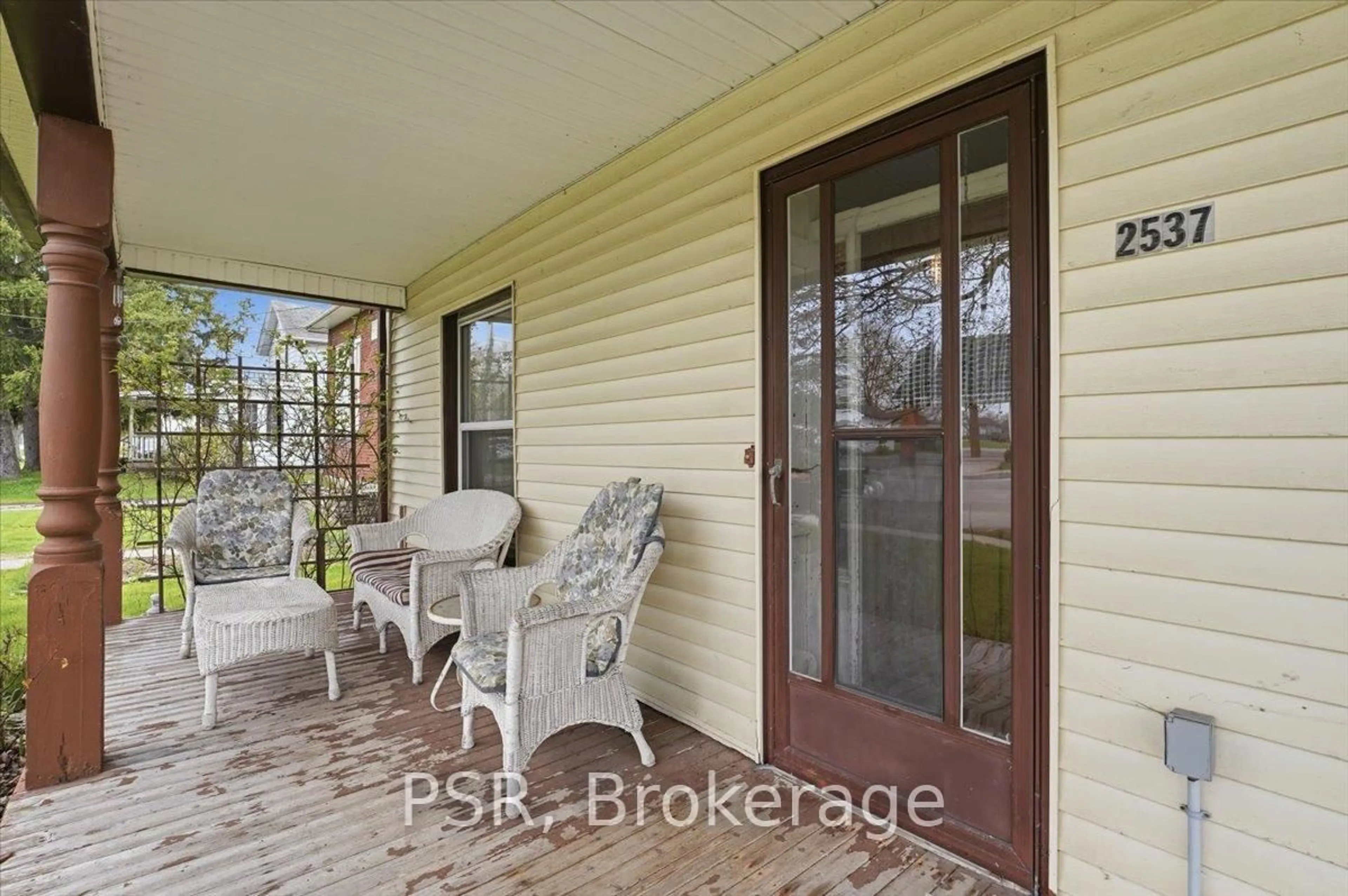 Patio, street for 2537 Stevensville Rd, Fort Erie Ontario L0S 1S0