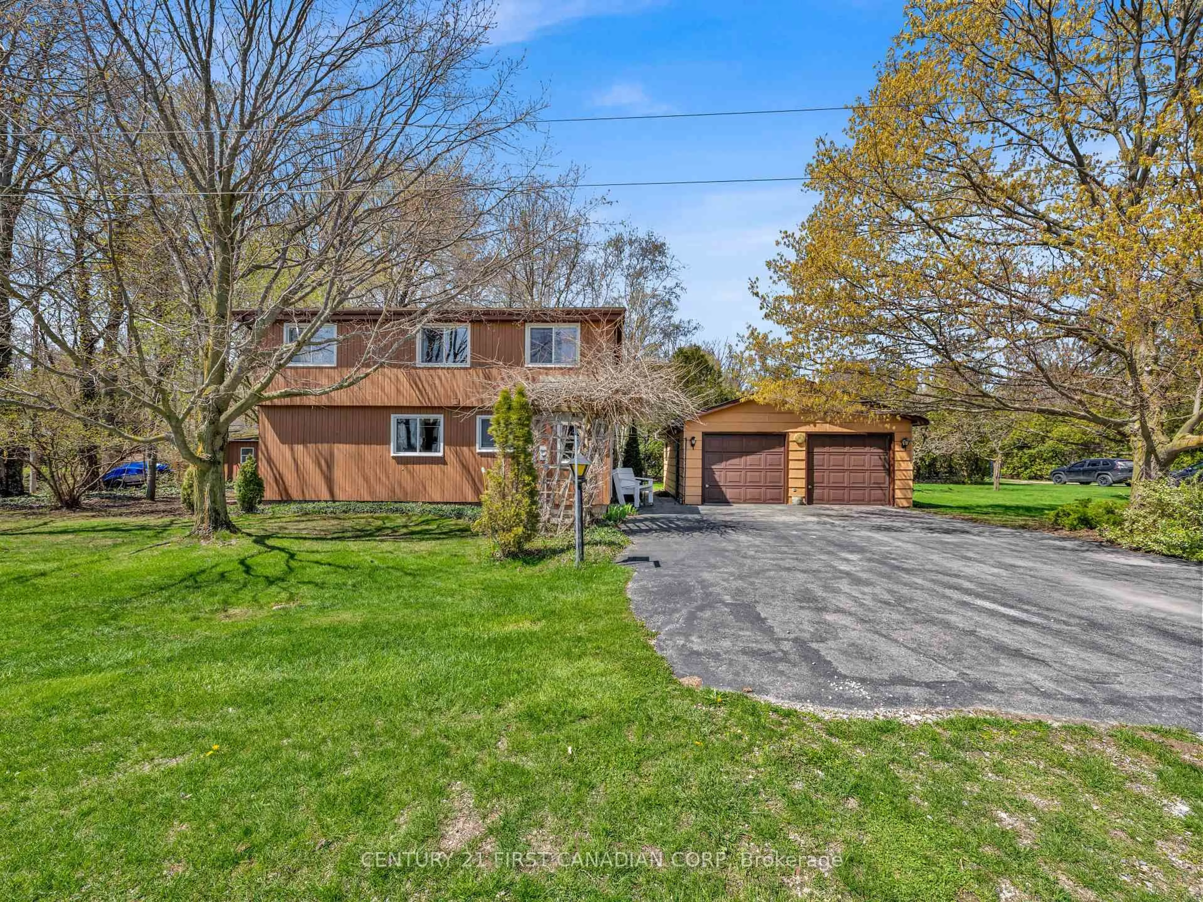 A pic from outside/outdoor area/front of a property/back of a property/a pic from drone, street for 74387 Driftwood Dr, Bluewater Ontario N0M 1G0
