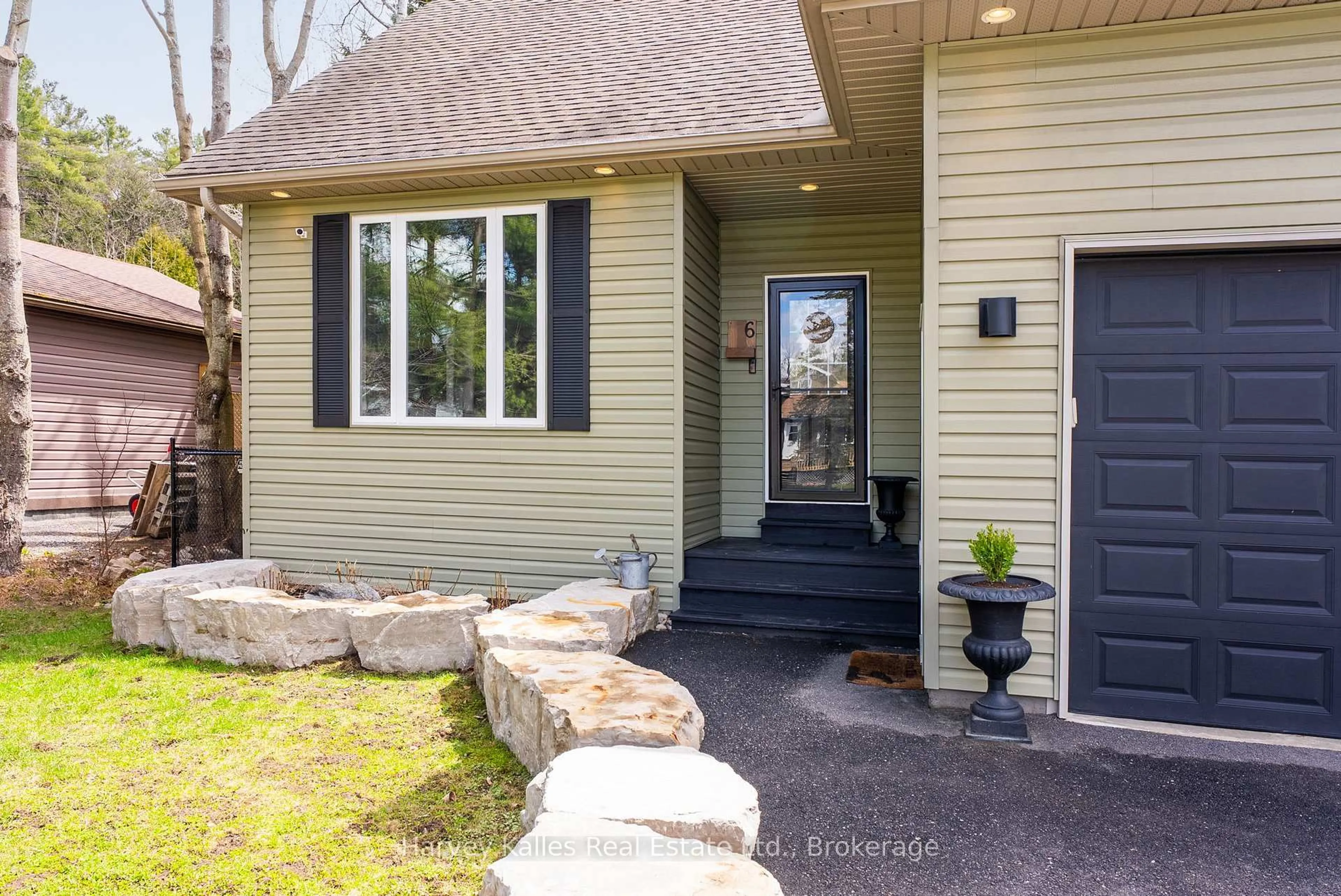 Unknown for 6 Johnston St, Muskoka Lakes Ontario P0B 1J0