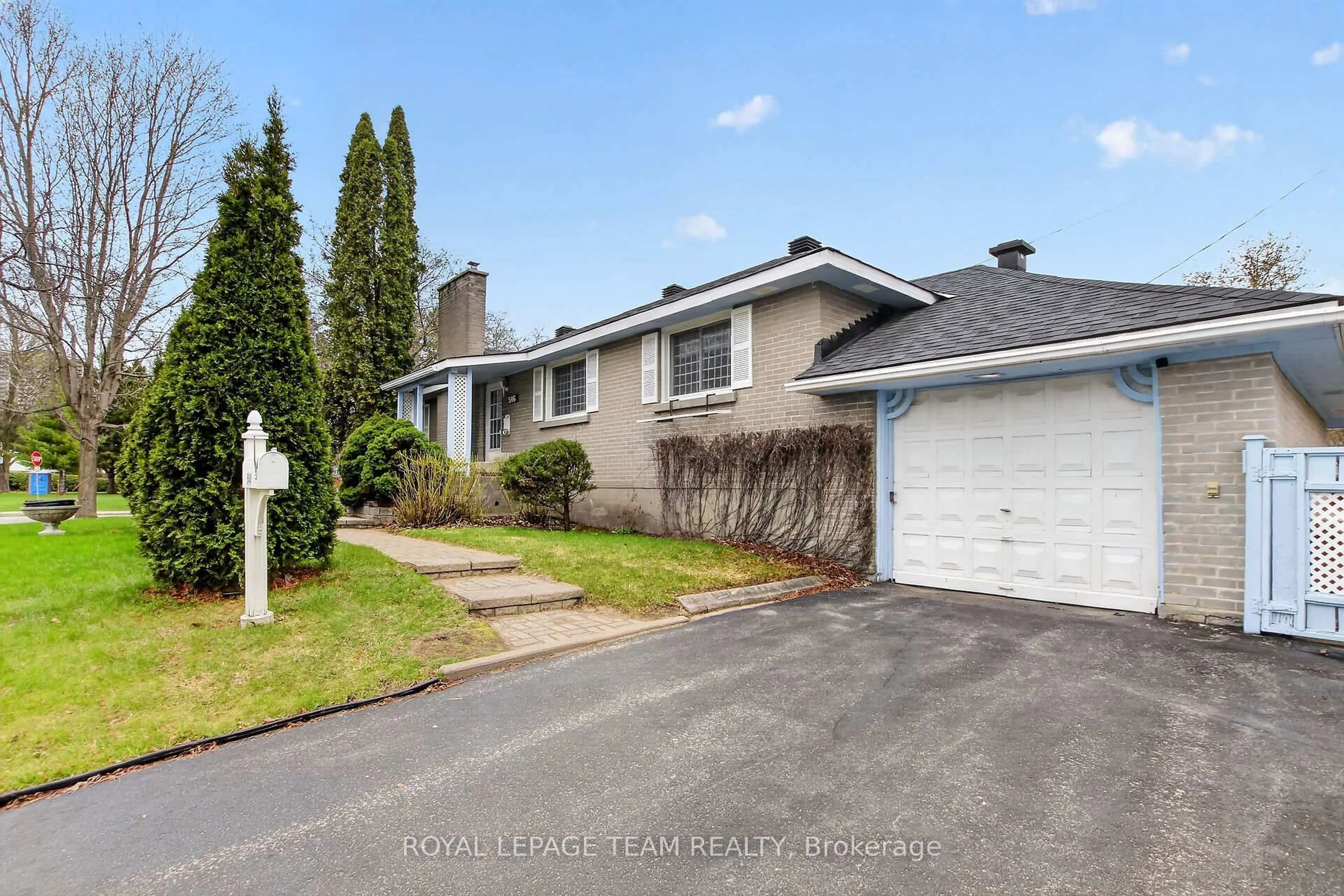 Unknown for 546 Sherbourne Rd, Ottawa Ontario K2A 3G5